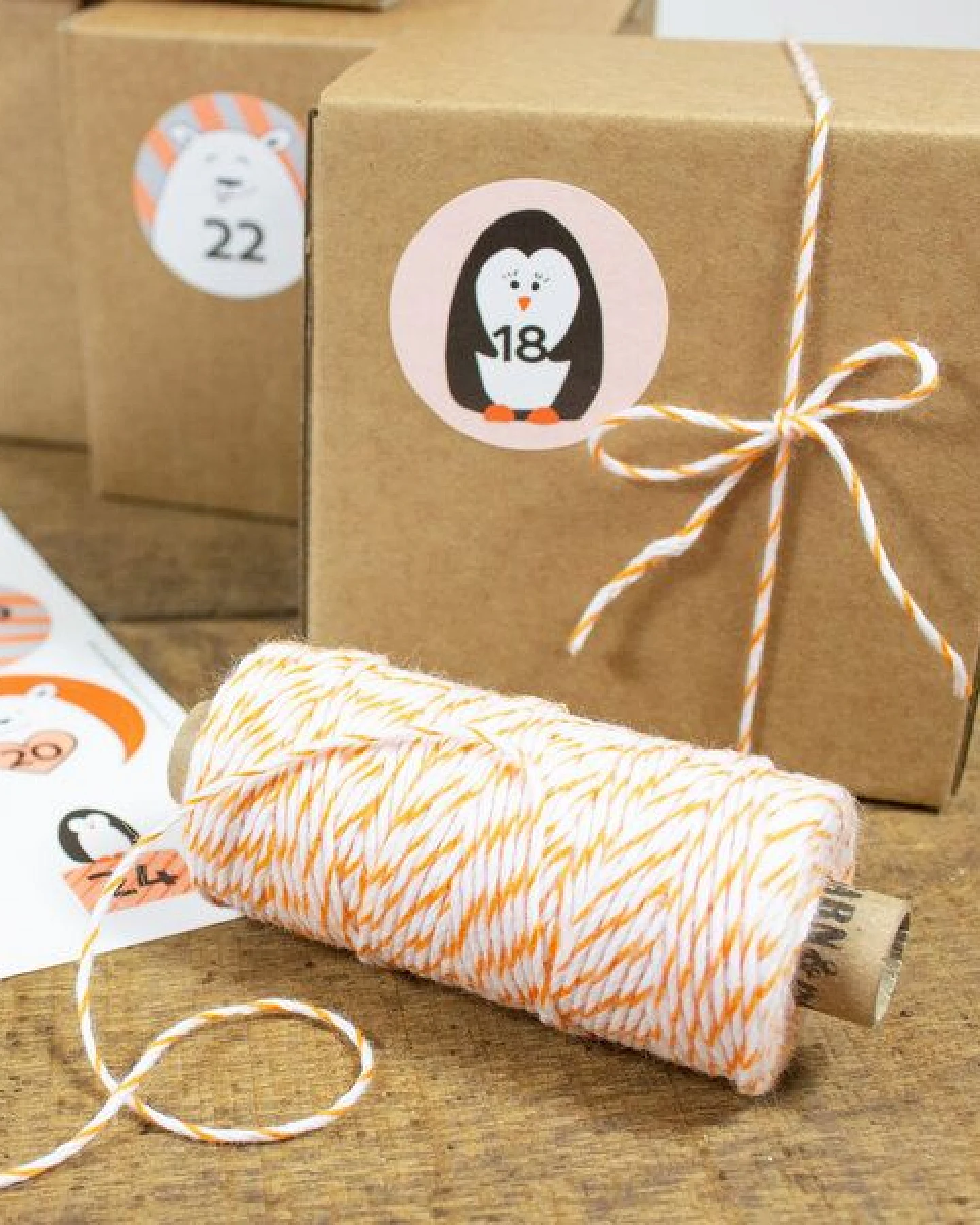 Bow & Hummingbird Adventskalender Set mit Boxen "Frostige Freunde" – Ansicht 2
