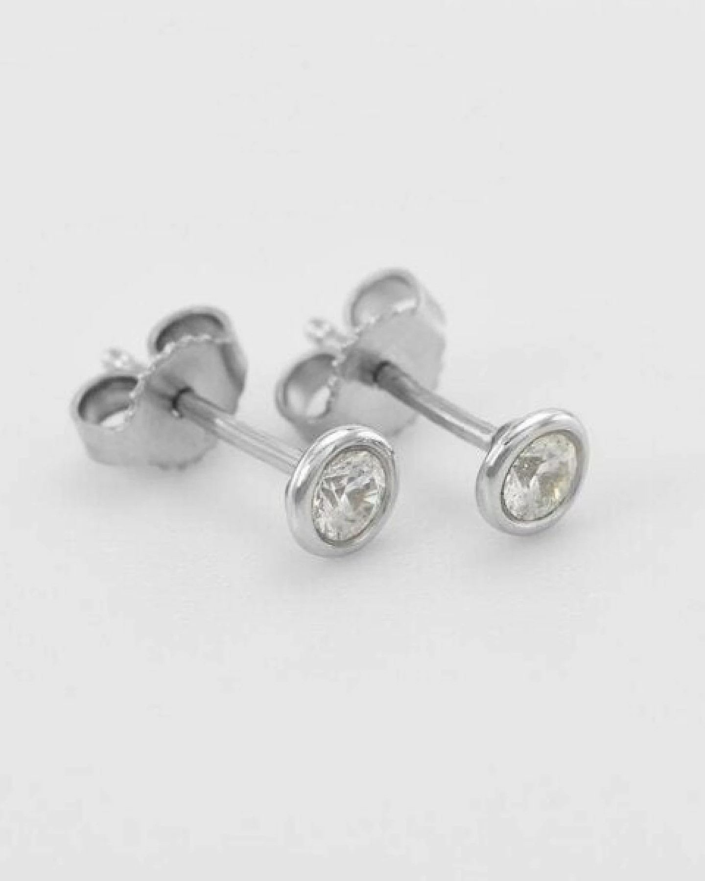 Eppi Bezelohrstecker aus Gold mit 0.5ct synthetischen Diamanten Viorica – Ansicht 2
