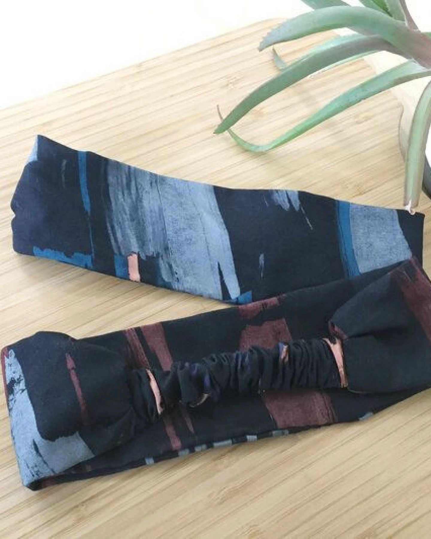 WiDDA berlin SPLASH Stirnband in Dunkelblau gemustert aus TENCEL – Ansicht 2