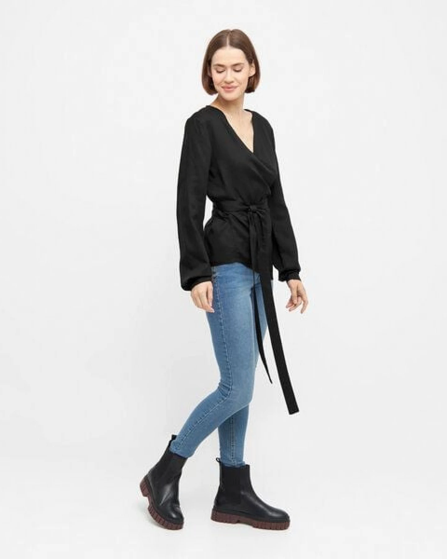 WiDDA berlin Wickelbluse KONO in Schwarz aus TENCEL – Ansicht 3