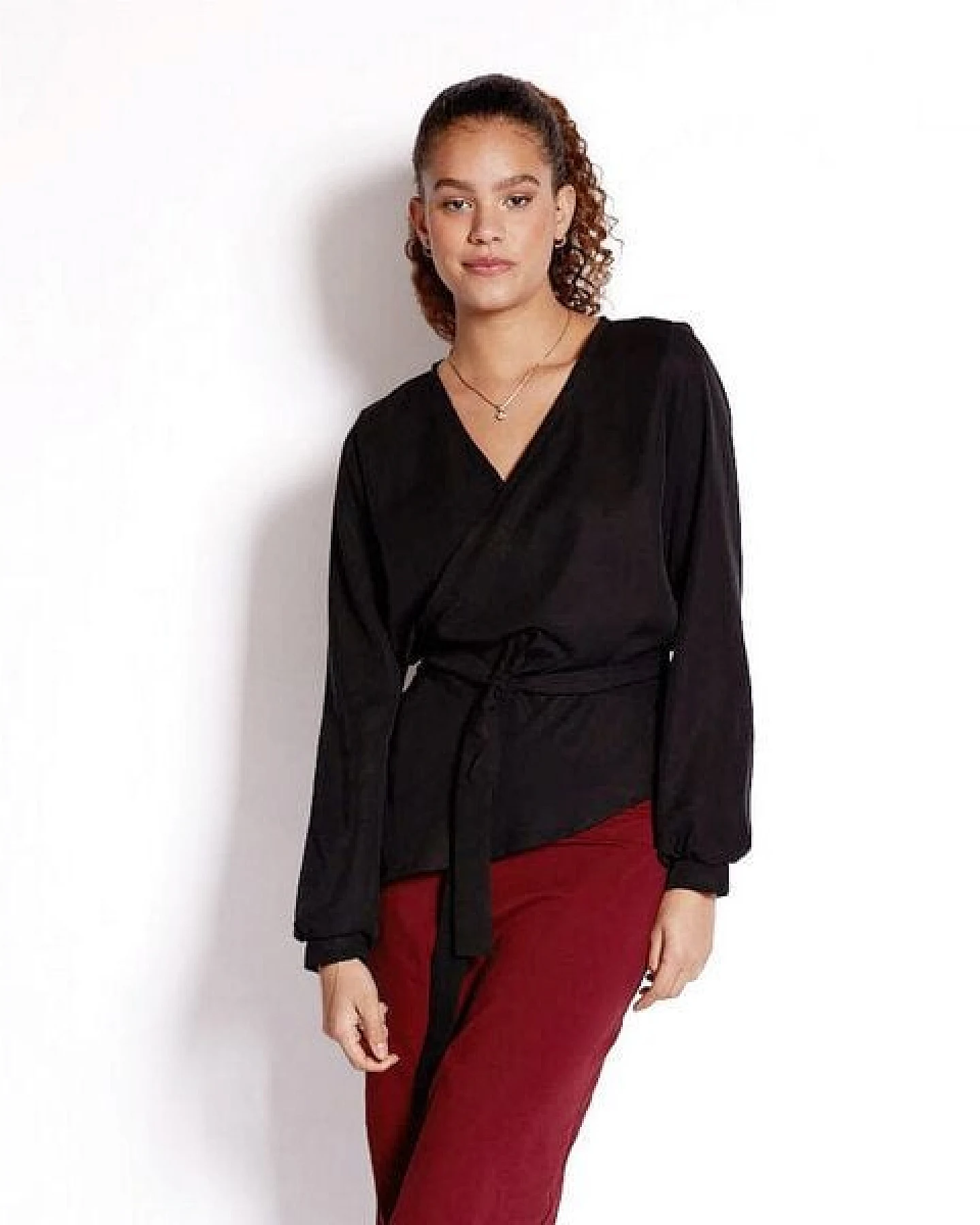 WiDDA berlin Wickelbluse KONO in Schwarz aus TENCEL – Ansicht 4