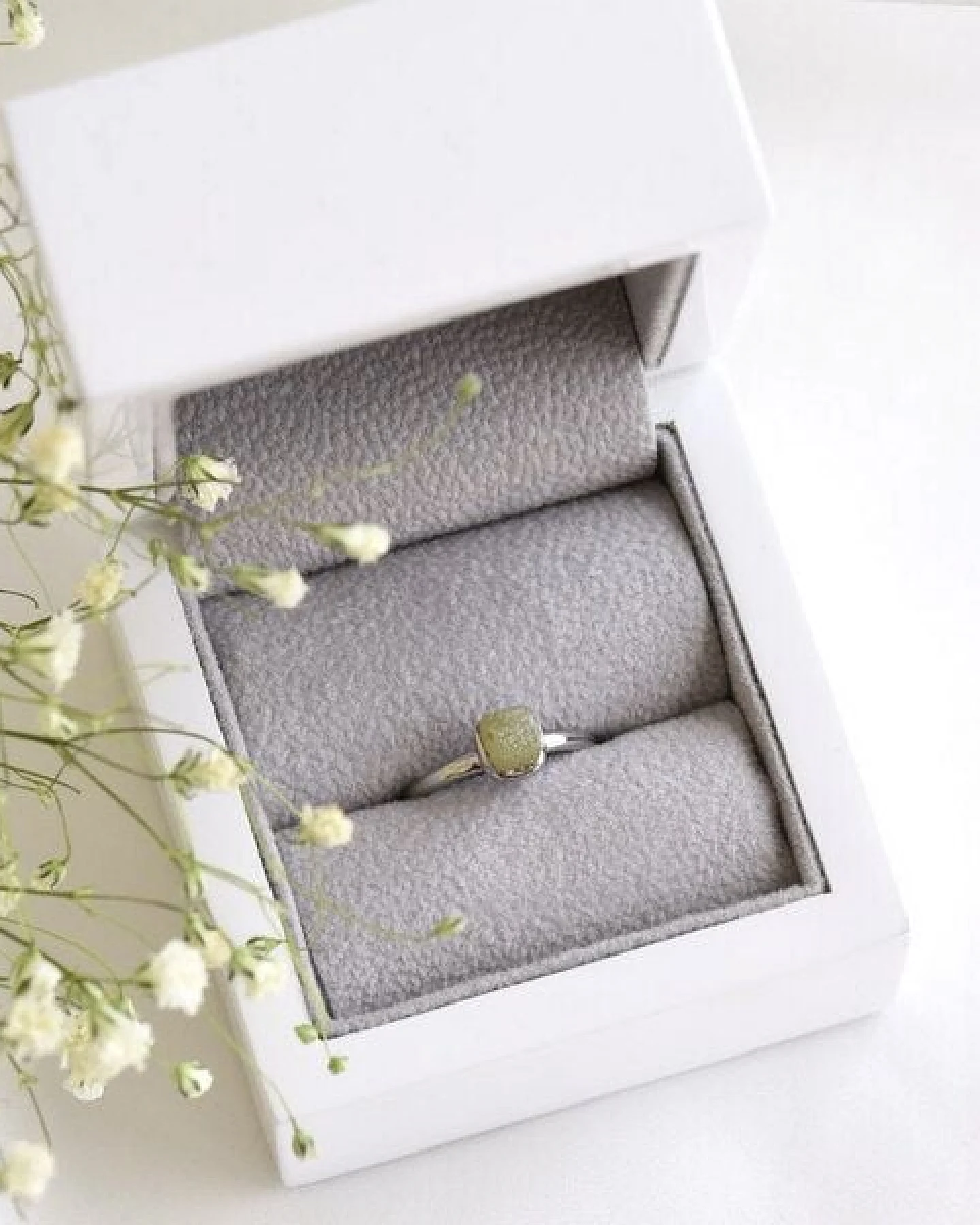 Eppi Ring aus Gold mit gelbem Rohdiamanten Yianna – Ansicht 4