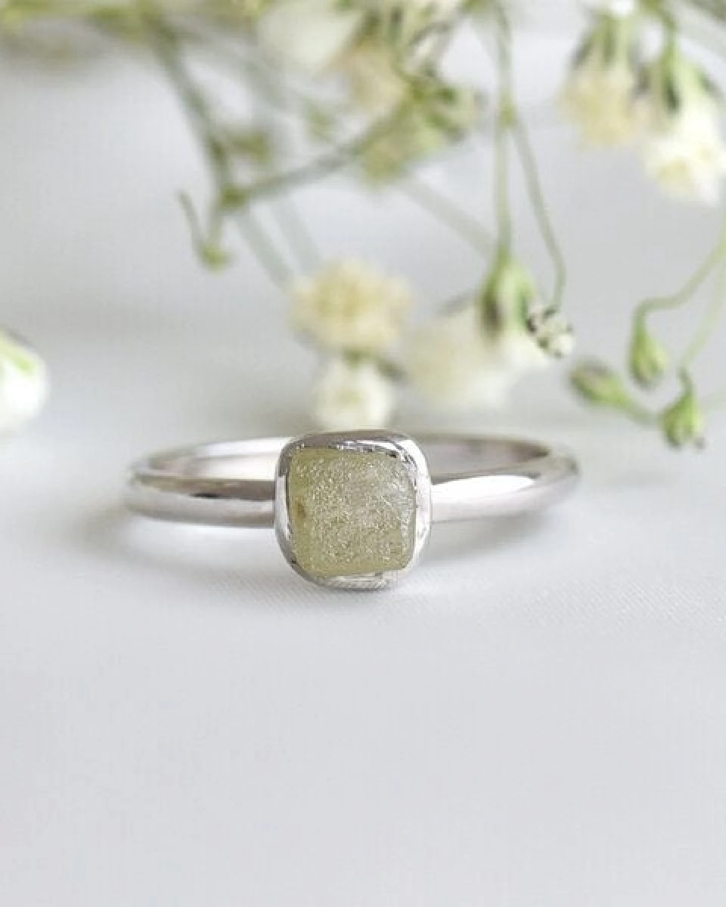 Eppi Ring aus Gold mit gelbem Rohdiamanten Yianna – Ansicht 2