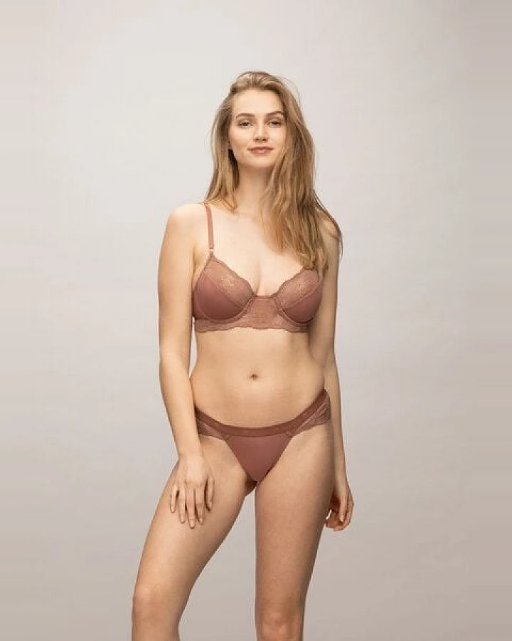 Lovjoi Tanga LUMINOUS MOSS mit filigraner Spitze