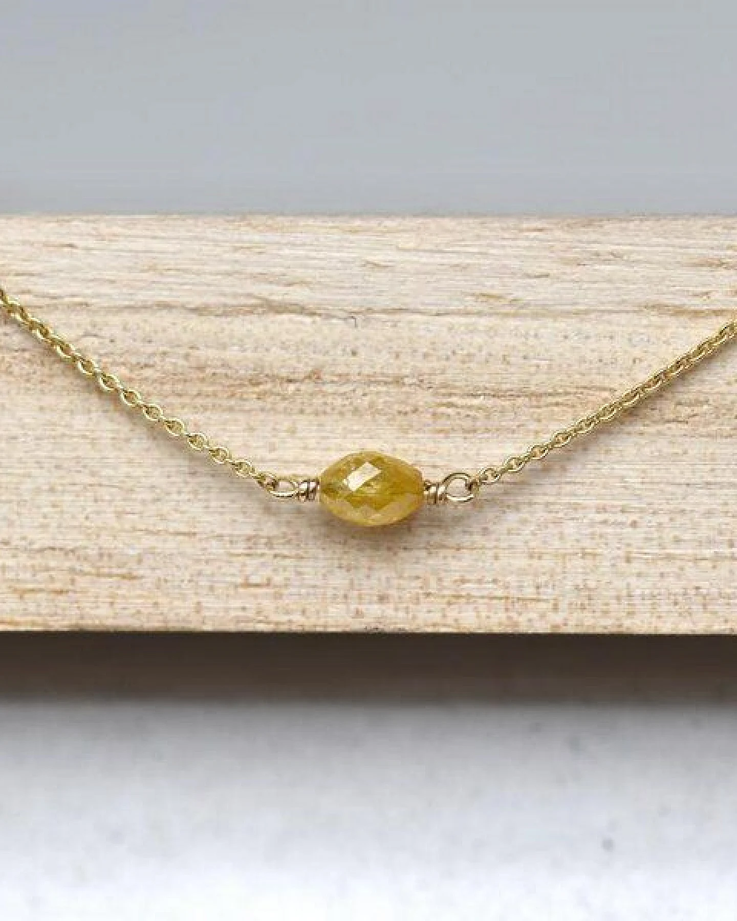Eppi Goldener Choker mit gelbem Diamant Melodei – Ansicht 2