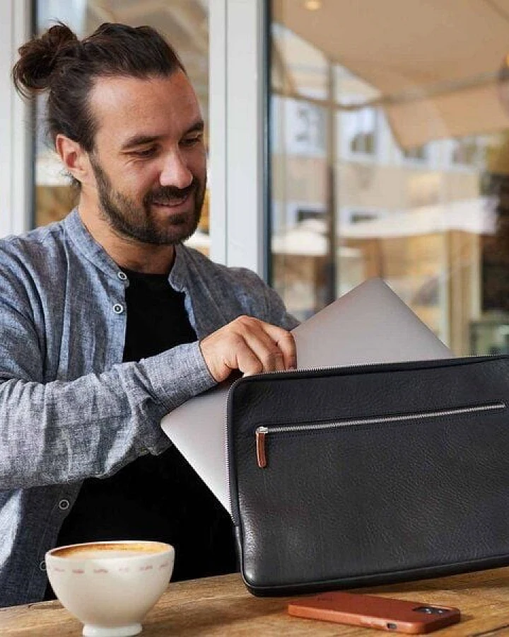 GOOD WILHELM Macbook Pro / Air Hülle Leder mit Zusatzfach FRIEDRICH