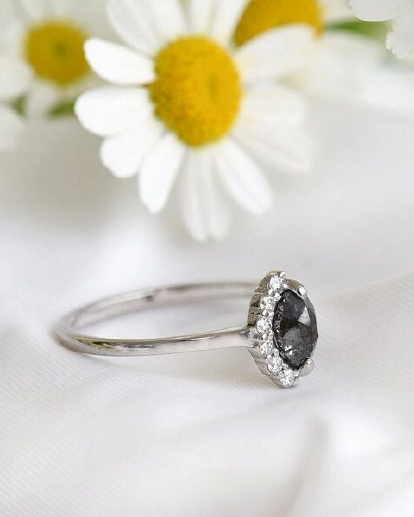 Eppi Verlobungsring mit Marquise Salt and Pepper Diamant Susi – Ansicht 3