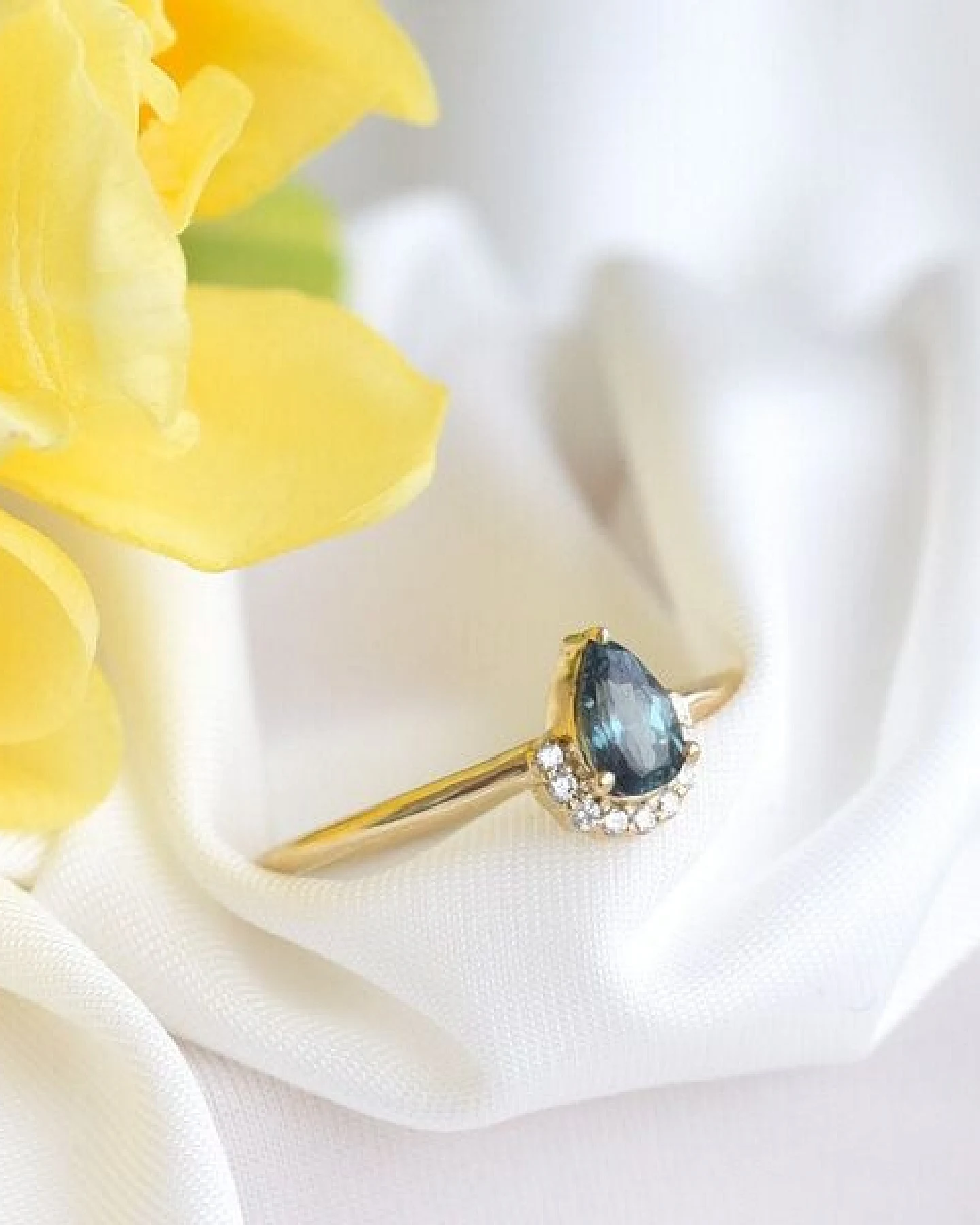 Eppi Goldener Ring mit Alexandrit und Diamanten Pallavi – Ansicht 2