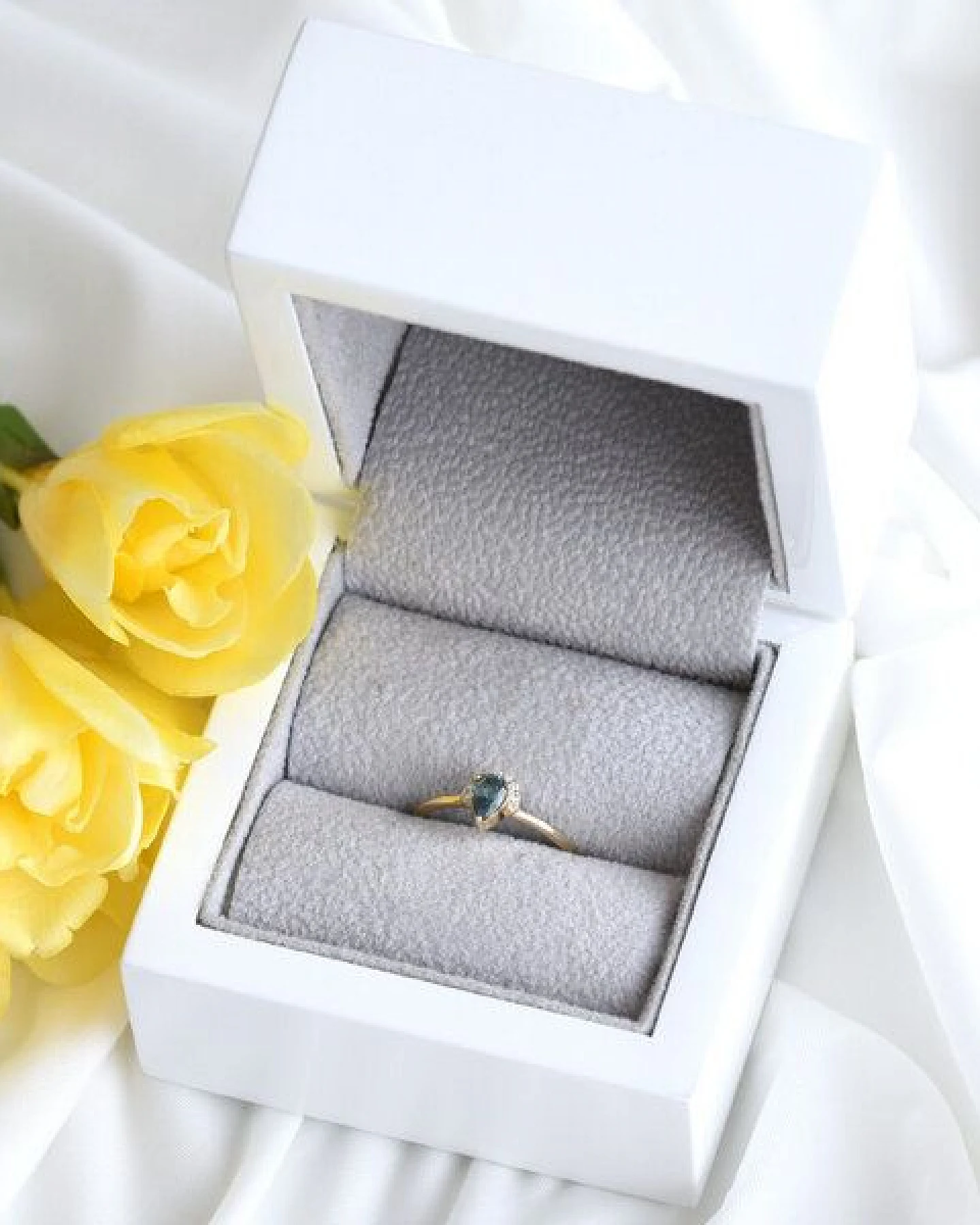 Eppi Goldener Ring mit Alexandrit und Diamanten Pallavi – Ansicht 4
