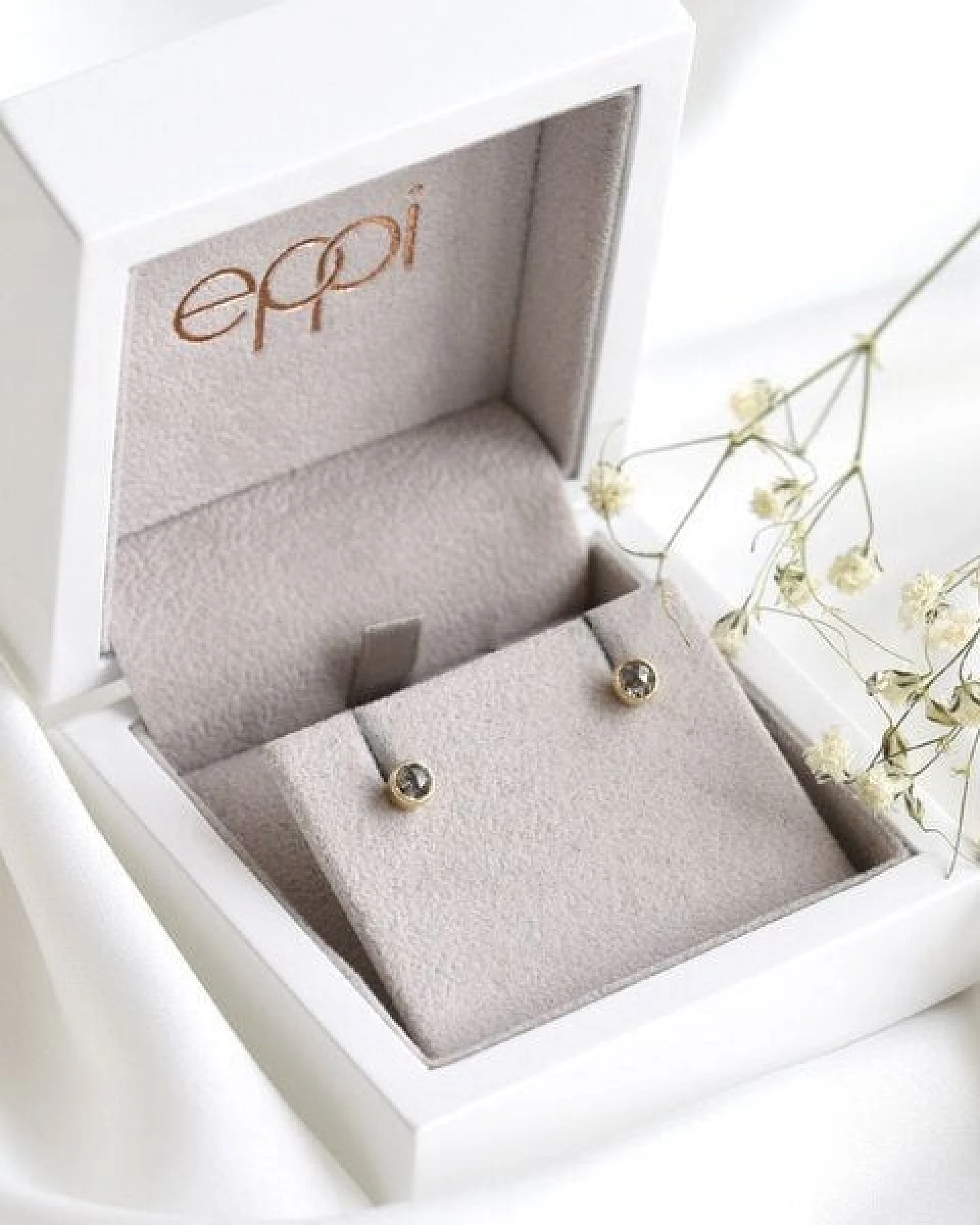 Eppi Goldene Ohrringe mit 0.52ct Salt'n'Pepper Diamanten Gledina – Ansicht 4