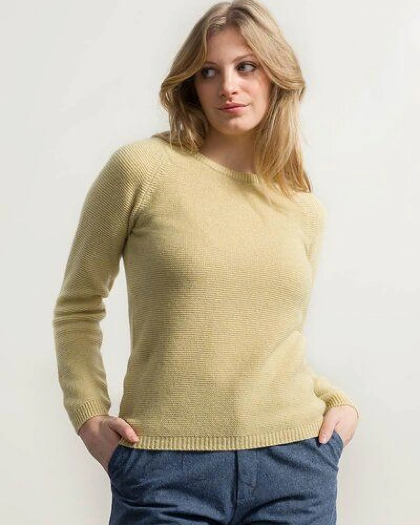 Rifò - Circular Fashion Made in Italy Damenpullover Giulietta aus recycelter Kaschmirwolle – Ansicht 2