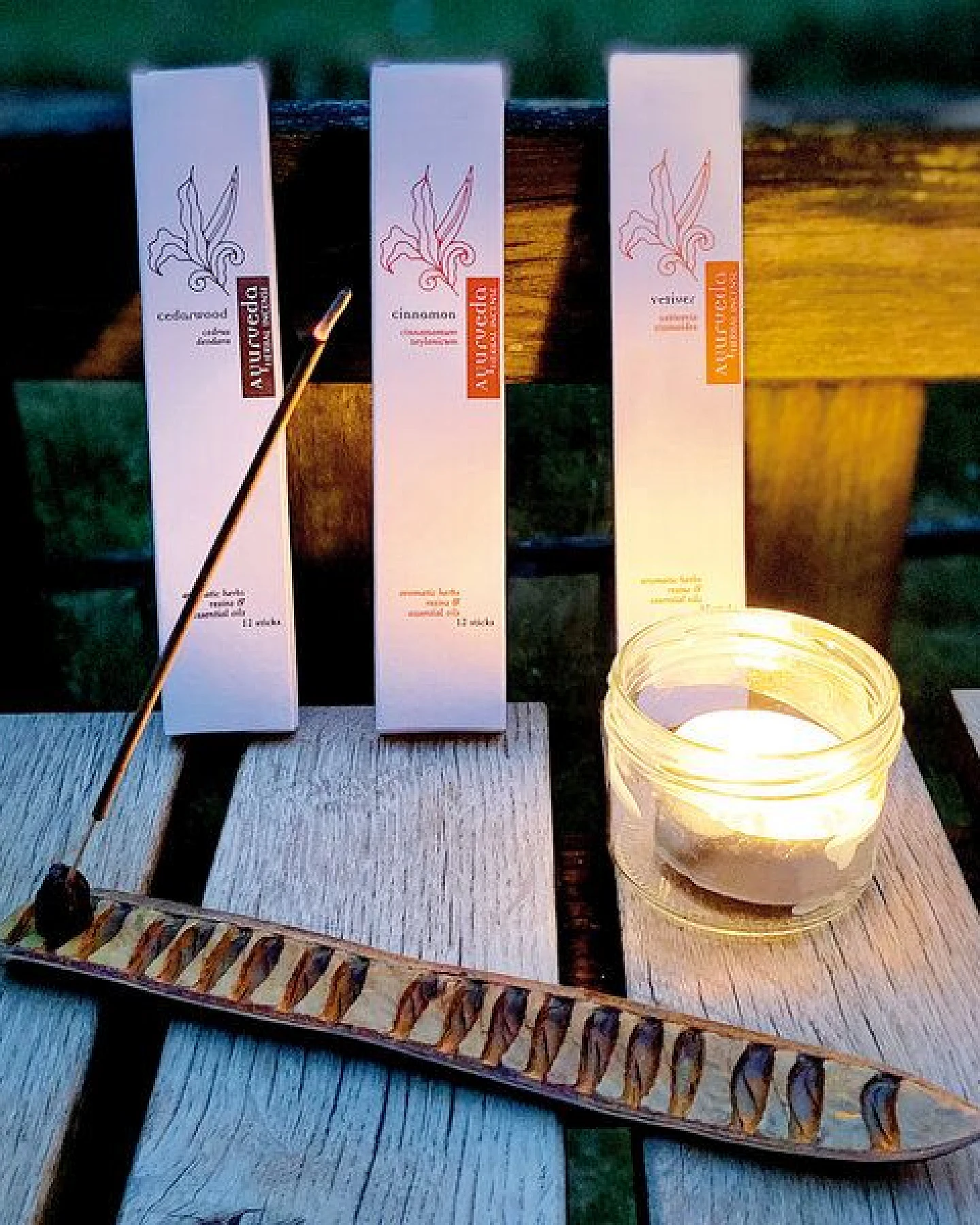 Sundara Set Ayurveda-Räucherstäbchen/-halter aus 100 % natürlichen Zutaten – Ansicht 3