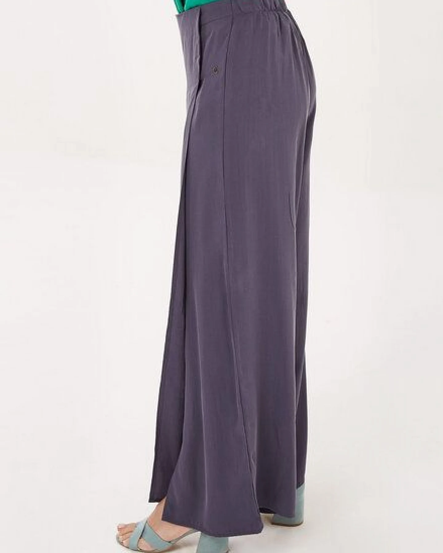 ORGANICATION Hose aus TENCEL Lyocell mit Schlitz – Ansicht 3