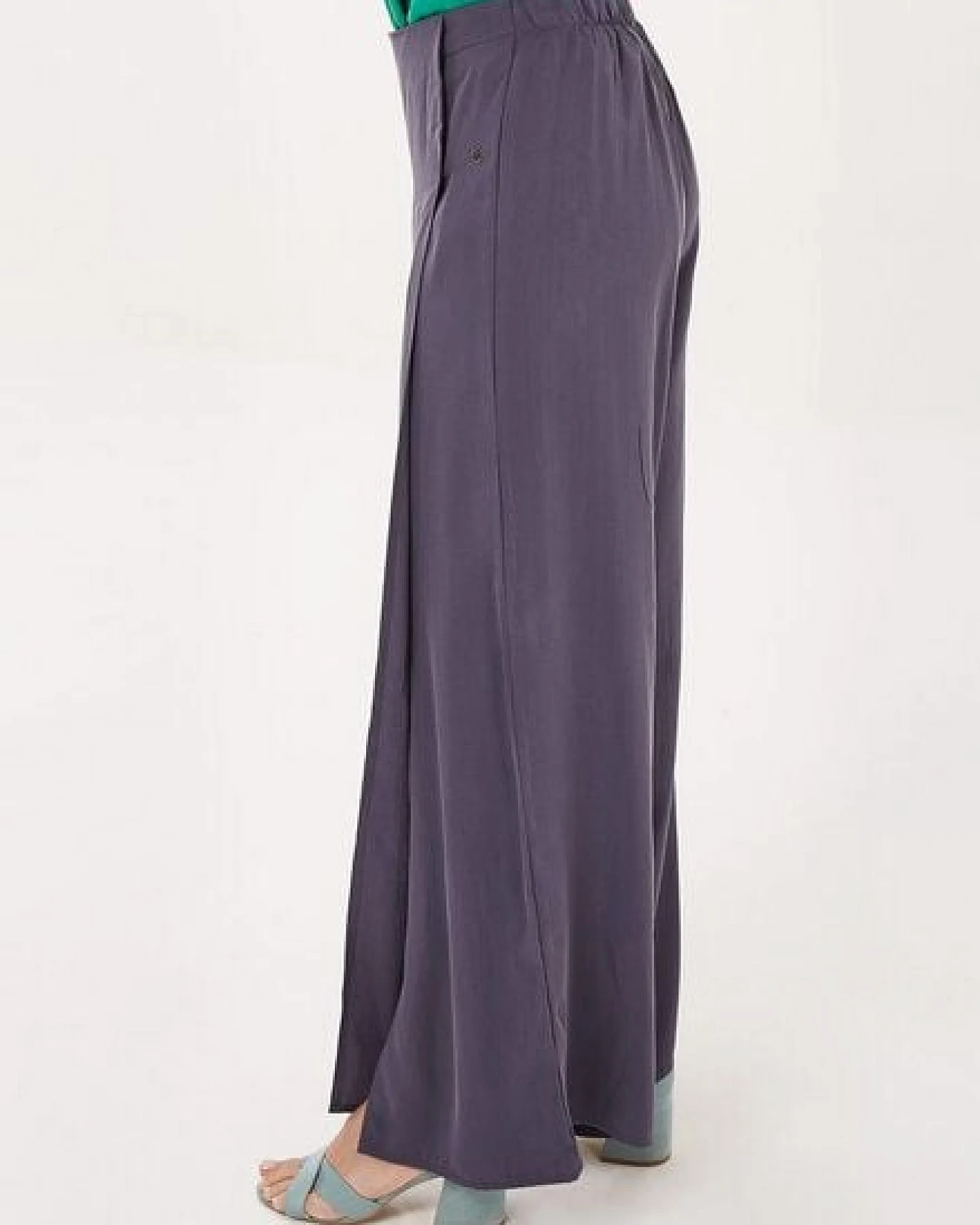 ORGANICATION Hose aus TENCEL Lyocell mit Schlitz – Ansicht 3