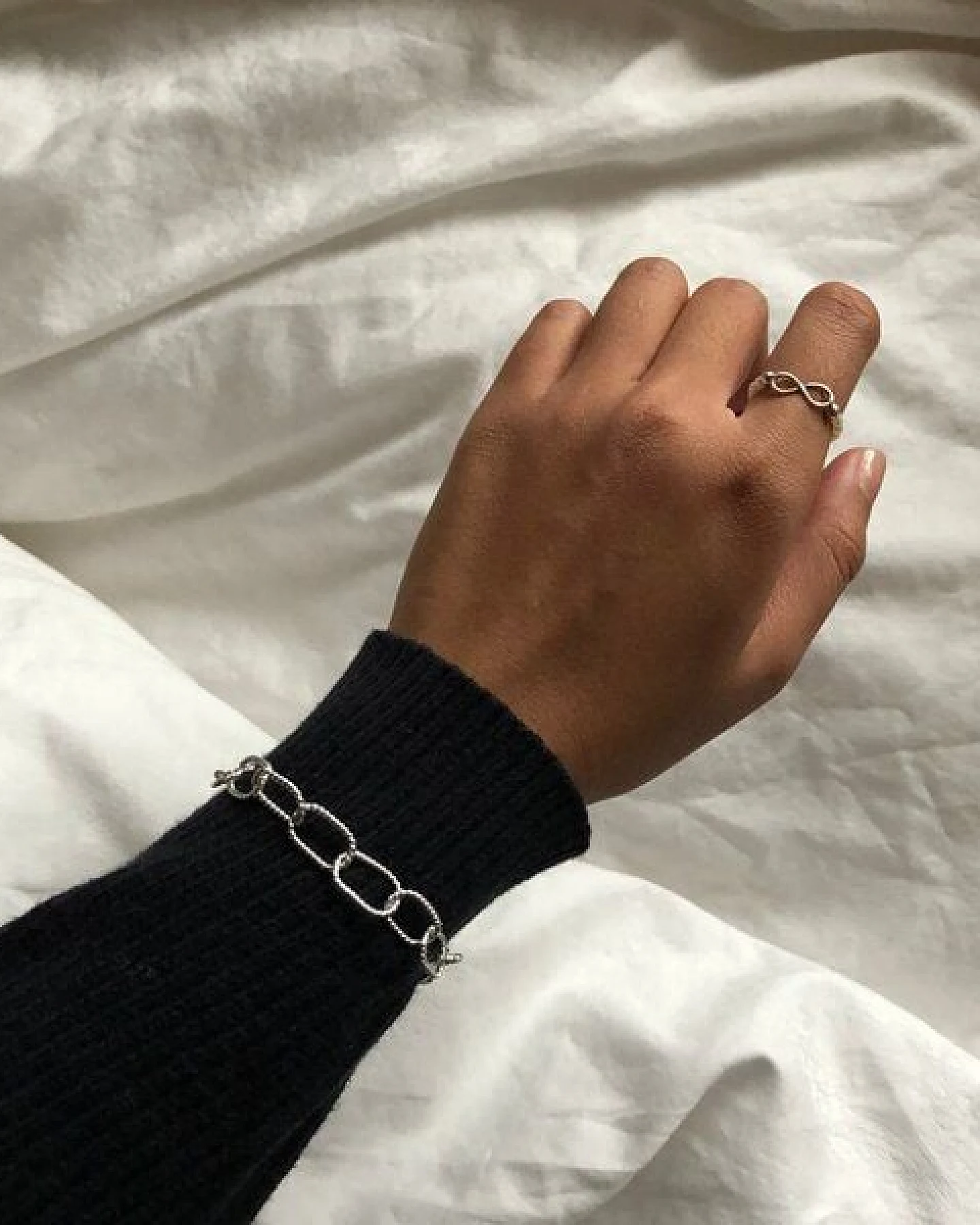 pakilia Perlen Ring mit Unendlichkeitssymbol Fair-Trade und handmade – Ansicht 4