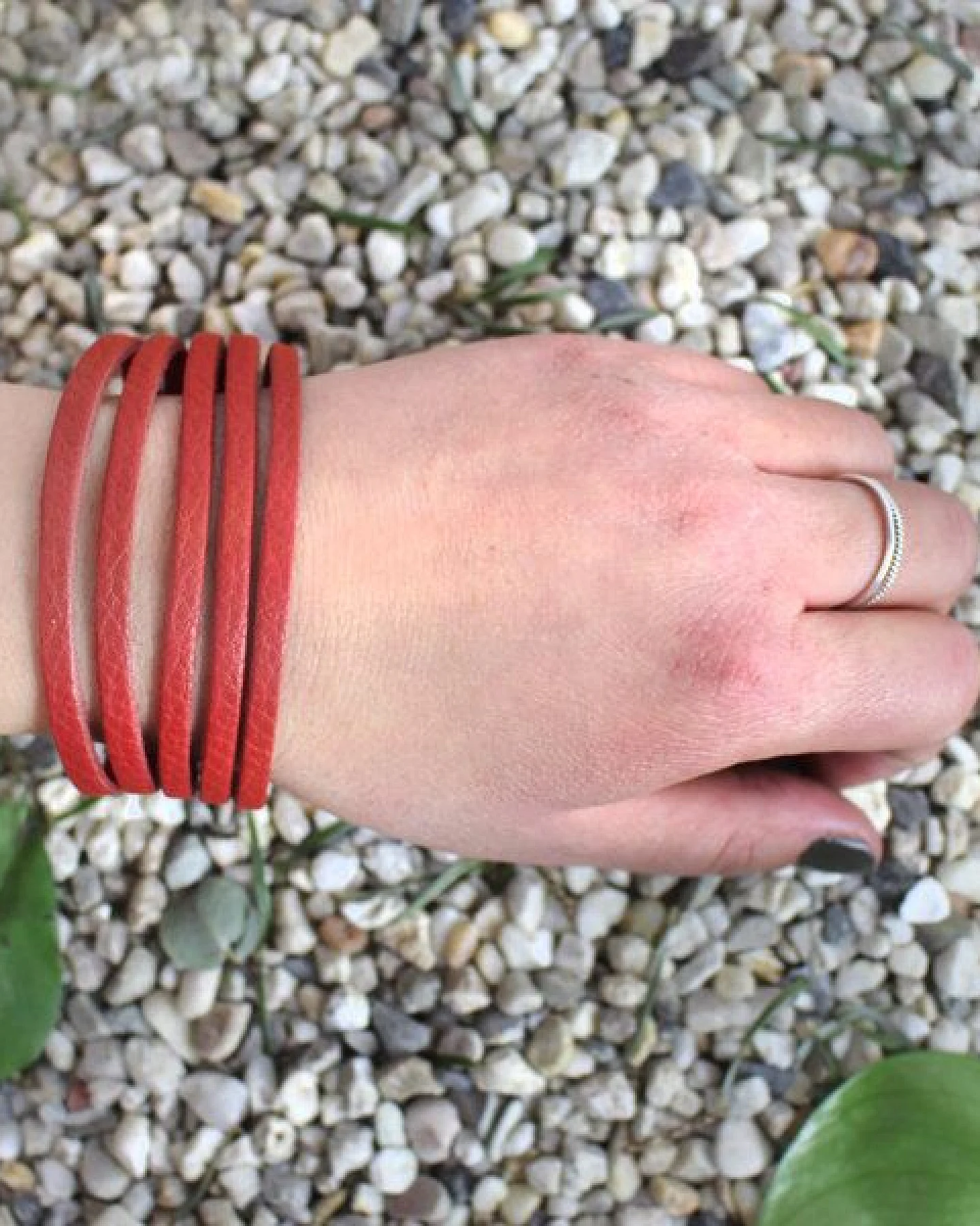 Mitienda Shop Armband aus Recycling-Leder Tira aus Indien – Ansicht 2