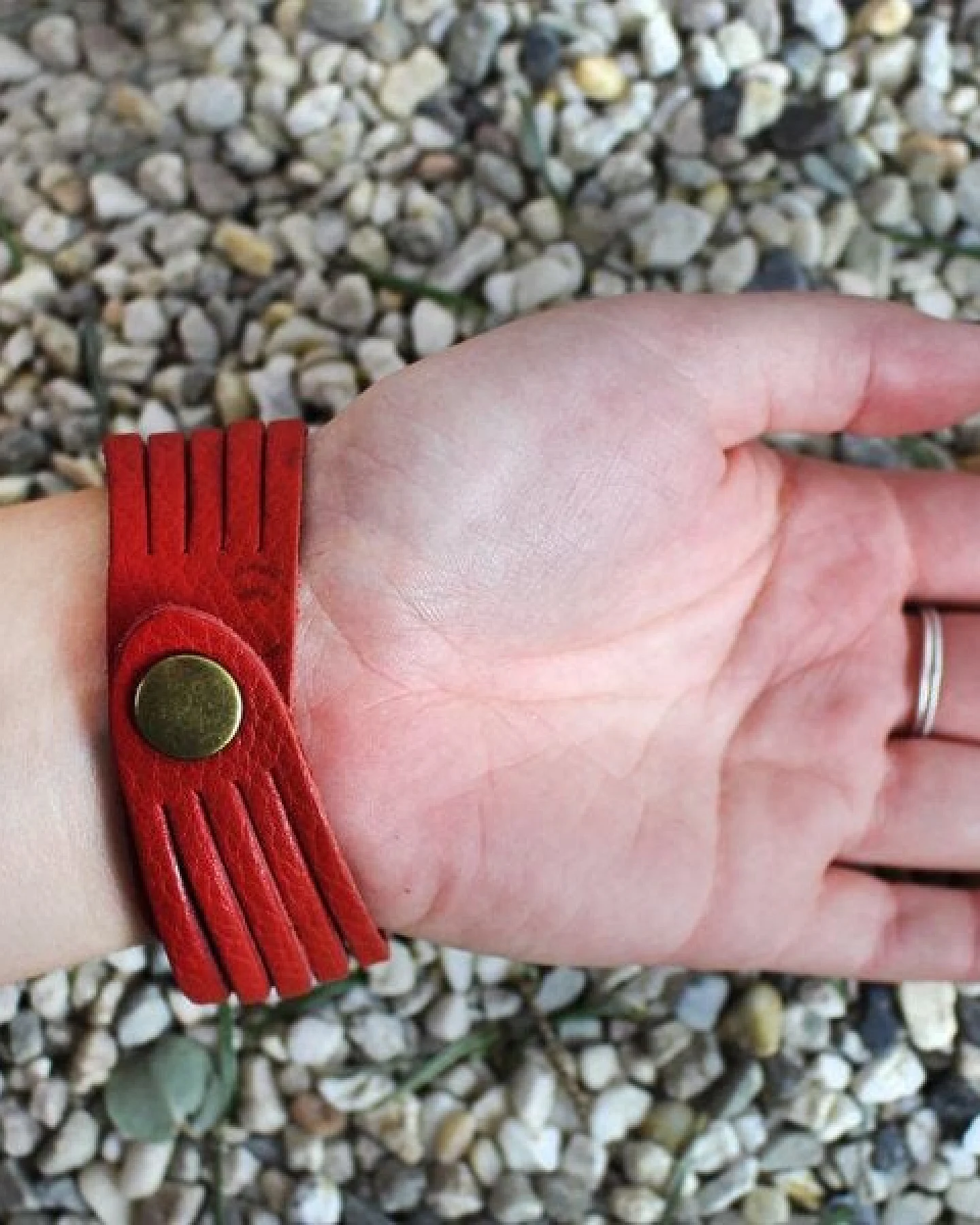 Mitienda Shop Armband aus Recycling-Leder Tira aus Indien – Ansicht 3