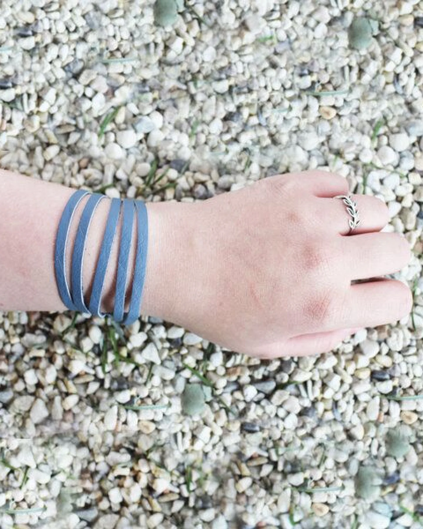 Mitienda Shop Armband aus Recycling-Leder Tira aus Indien – Ansicht 2