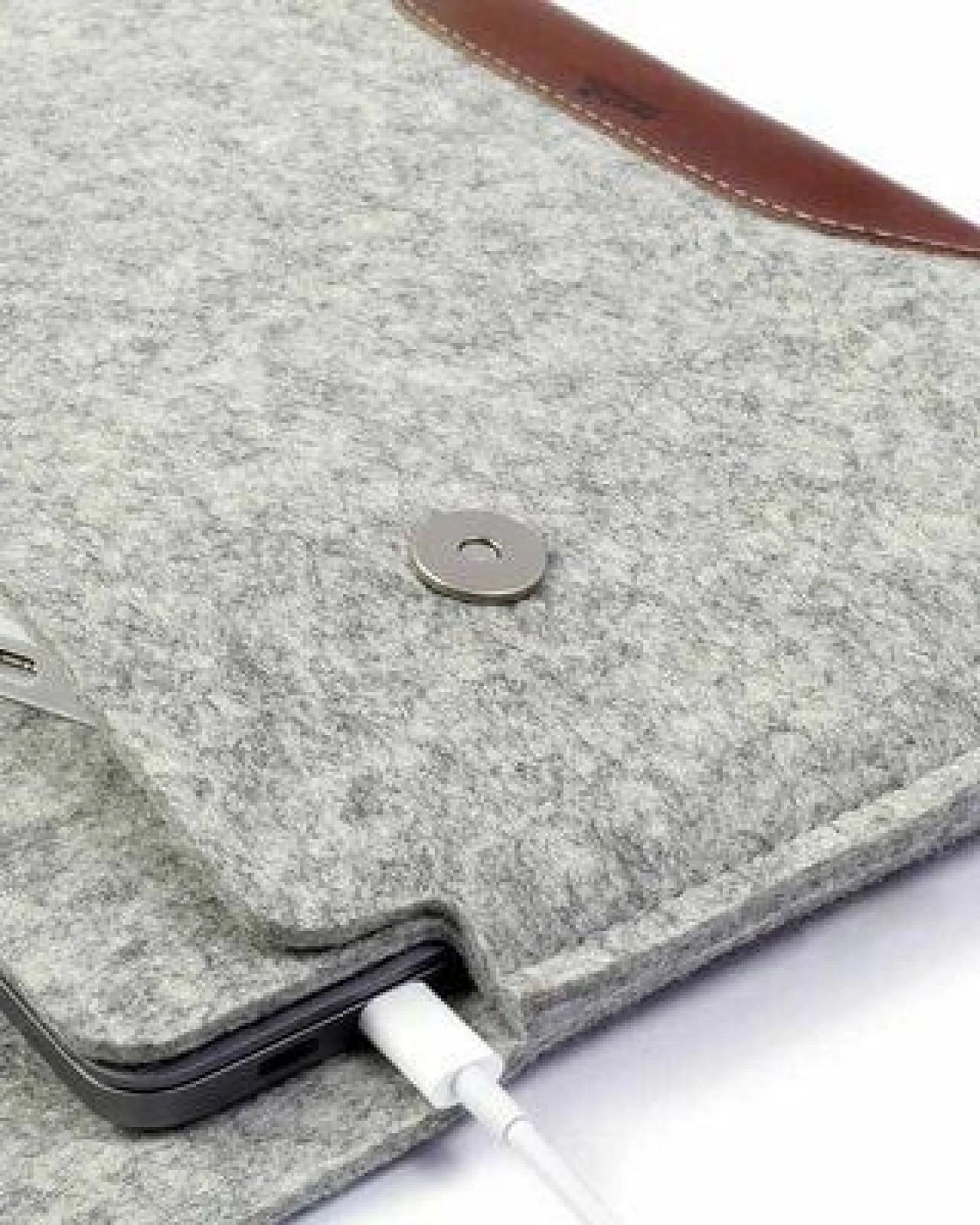 Pack & Smooch Macbook Pro 14" Hülle Hampshire aus Leder und 100% Wollfilz (Mulesing-frei) – Ansicht 3