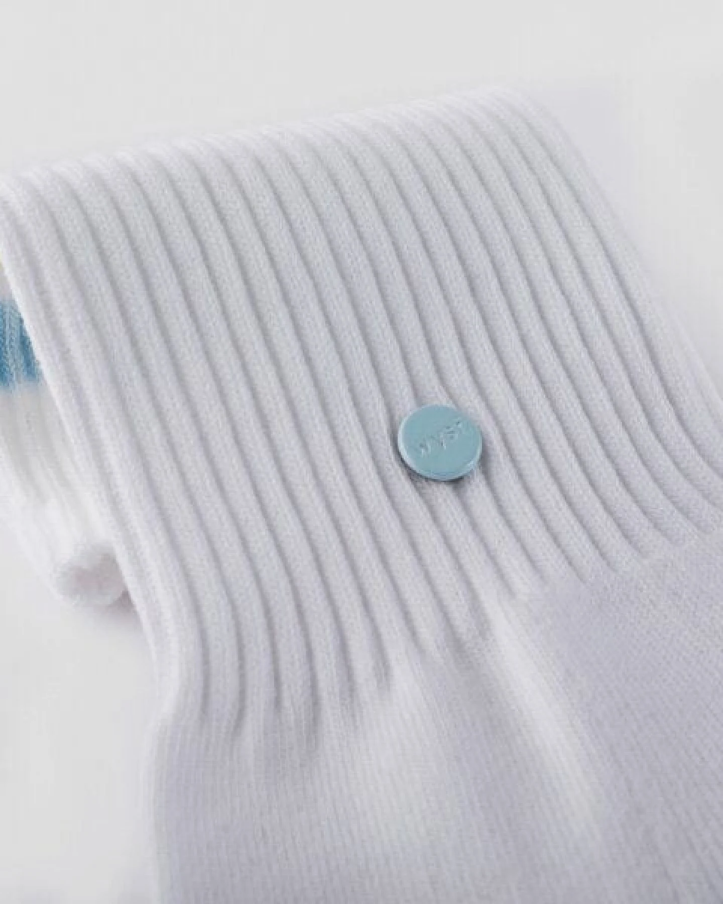 wysf. | what you stand for. Premium Retro Tennissocken weiß mit Knopf, Bio-Baumwoll-Mix (Sportsocken) – Ansicht 3