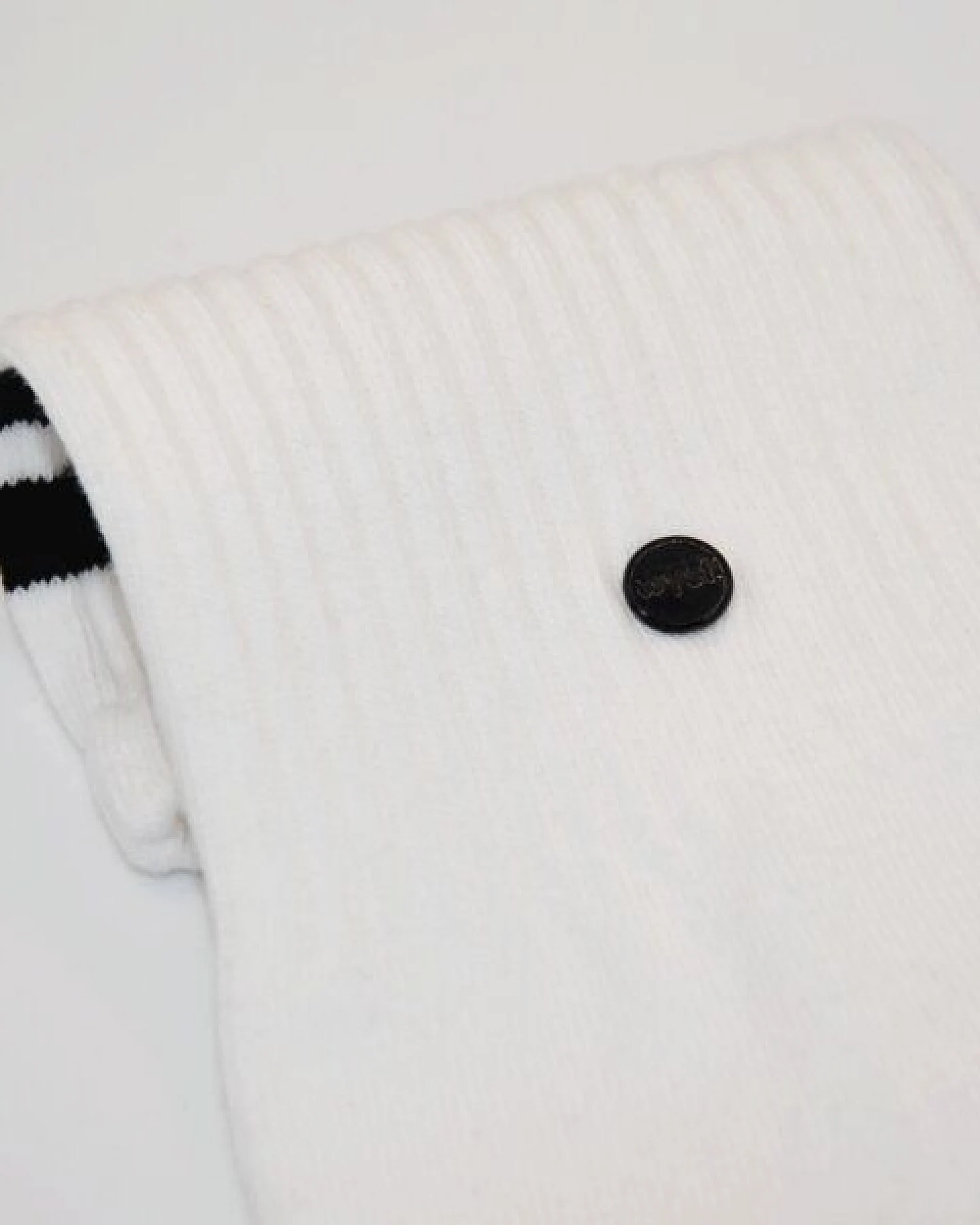 wysf. | what you stand for. Premium Retro Tennissocken weiß mit Knopf, Bio-Baumwoll-Mix (Sportsocken) – Ansicht 3