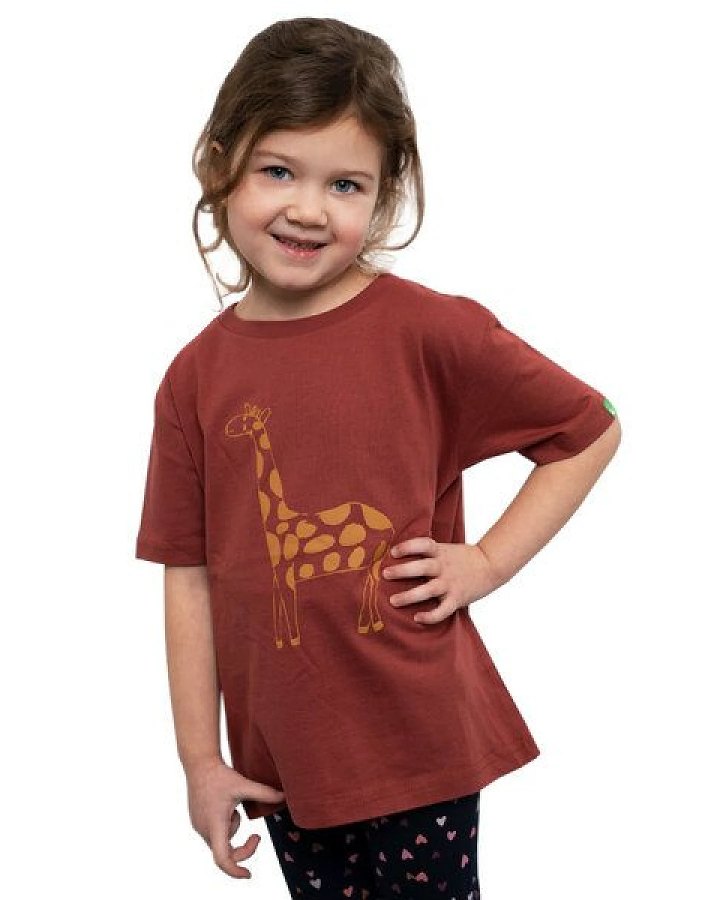Kipepeo-Clothing Kinder T-Shirt aus Bio-Baumwolle GIRAFFE Marsala Rot. Made in Kenya – Ansicht 2