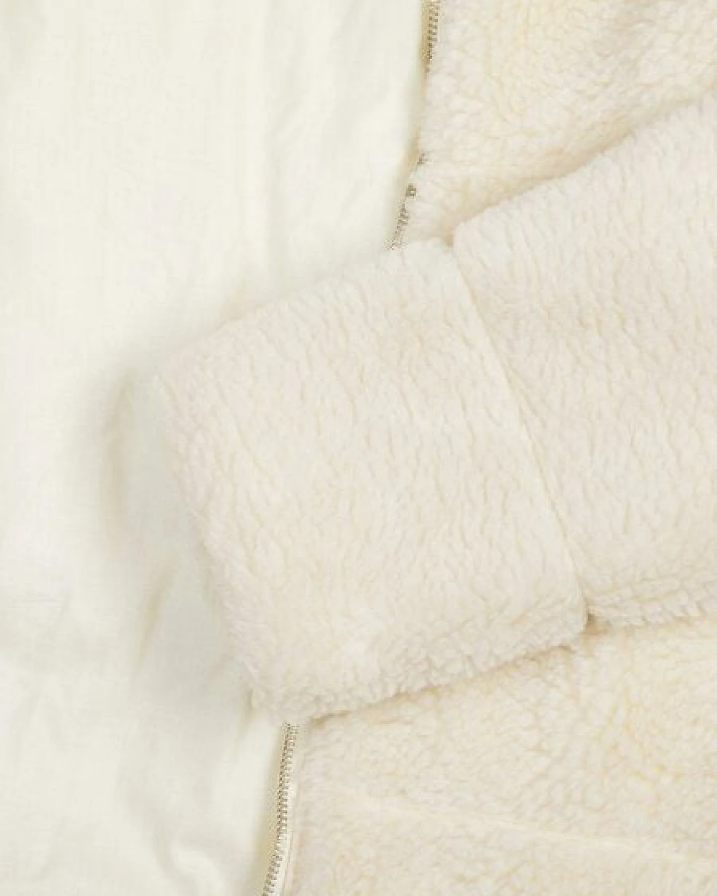 Will's Vegan Shop Recycelte Teddy-Pufferjacke – Ansicht 3