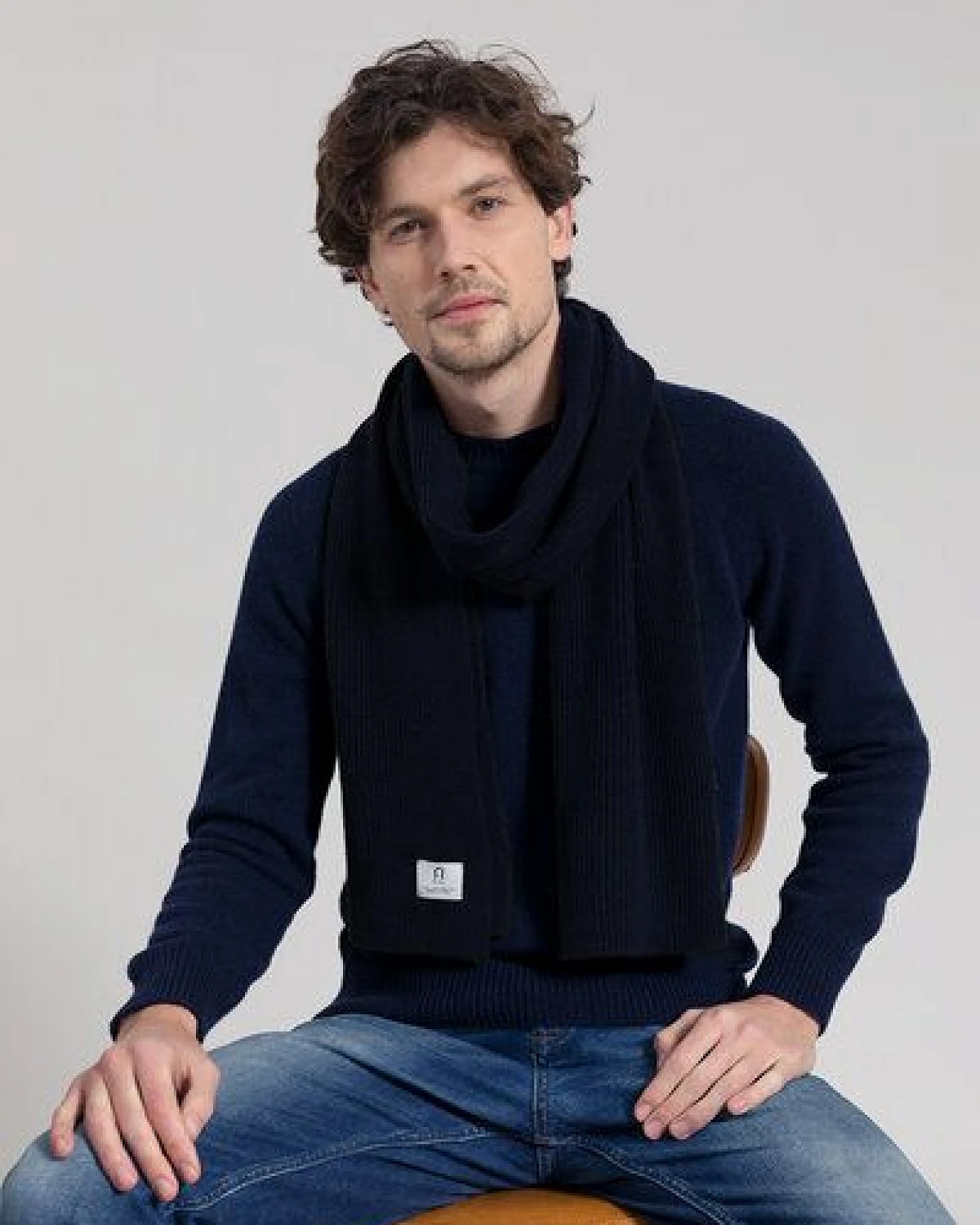 Rifò - Circular Fashion Made in Italy Schal Federico aus recycelter Kaschmirwolle – Ansicht 2