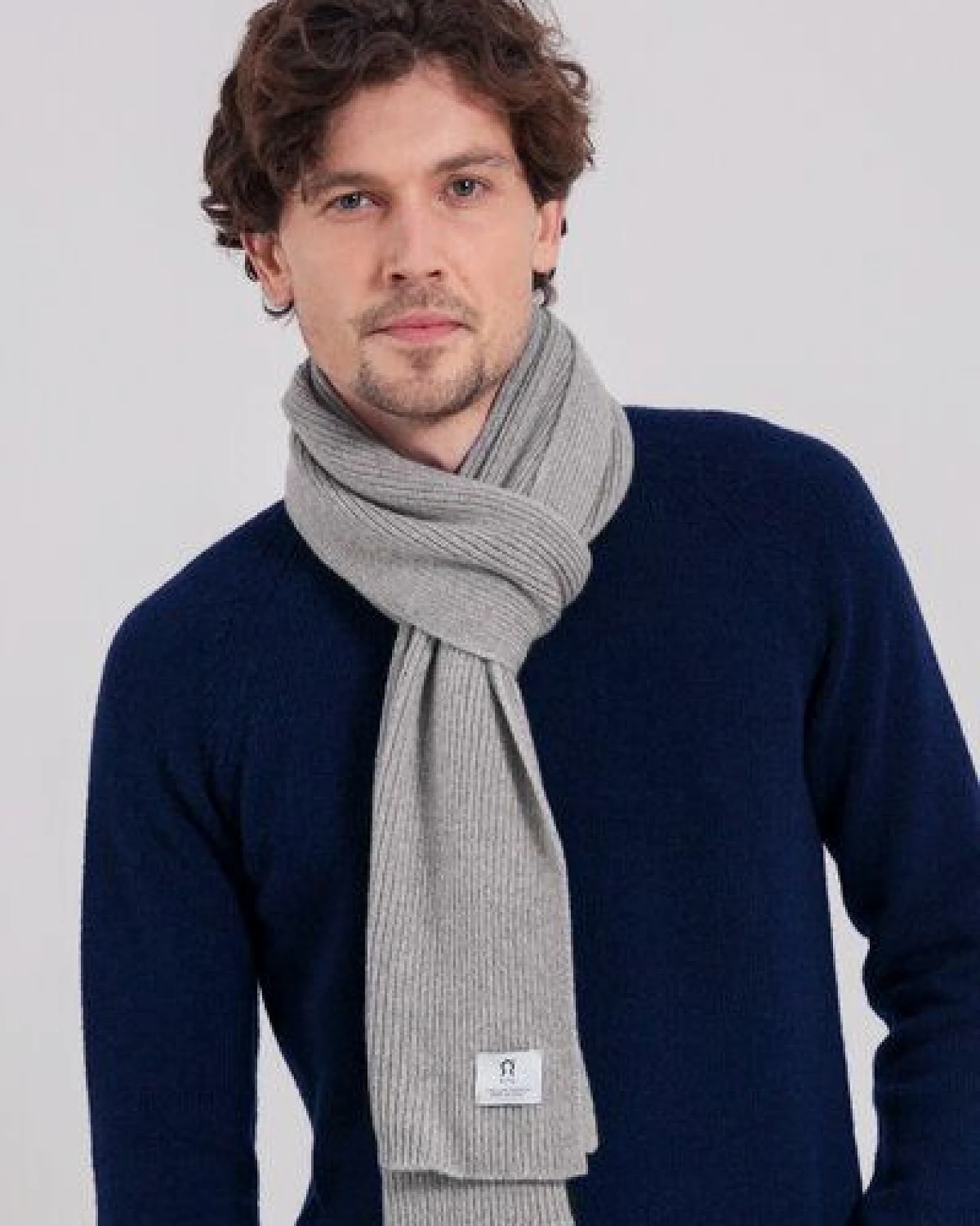 Rifò - Circular Fashion Made in Italy Schal Federico aus recycelter Kaschmirwolle – Ansicht 2