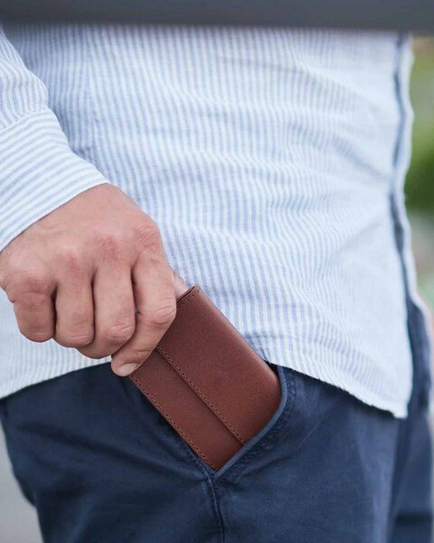 GOOD WILHELM Mini Geldbörse OTTO mit Münzfach aus vegetabil gegerbtem Vachetta Leder – Ansicht 2