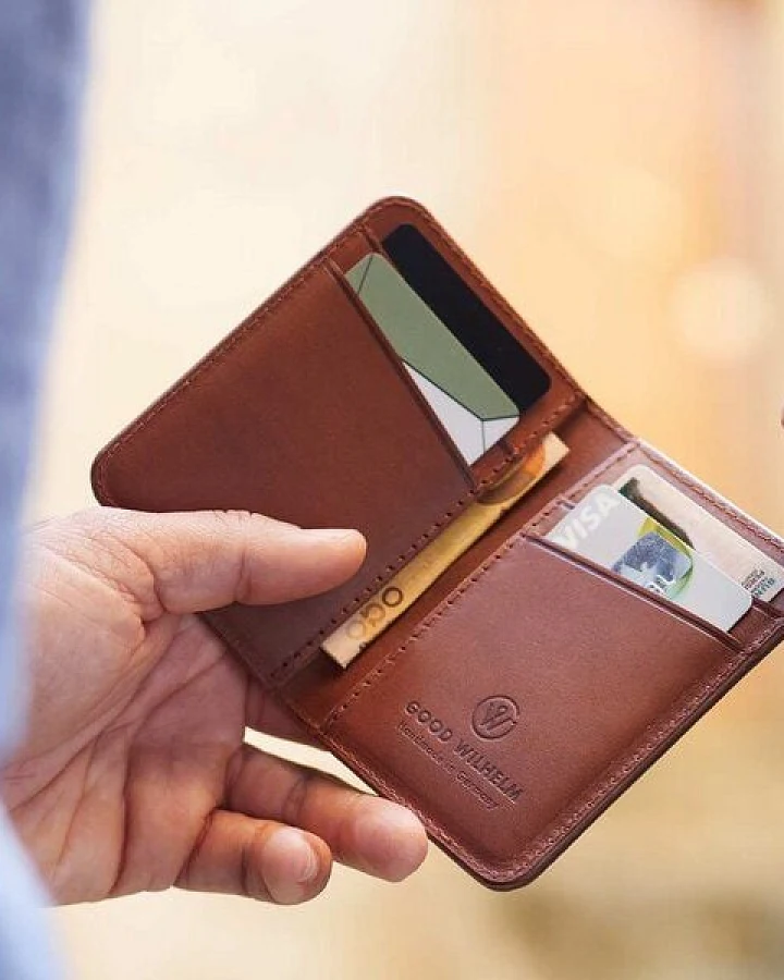GOOD WILHELM Klassische Bi-fold Geldbörse mit RFID Schutz - Vachetta Leder - Made in Germany
