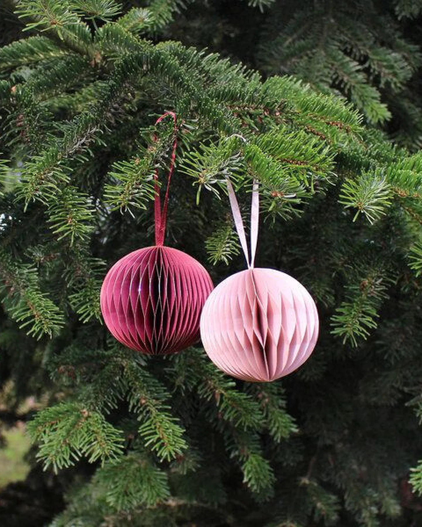 Mitienda Shop Fensterdeko/ Christbaumschmuck aus Papier Kugel Honeycomb – Ansicht 3