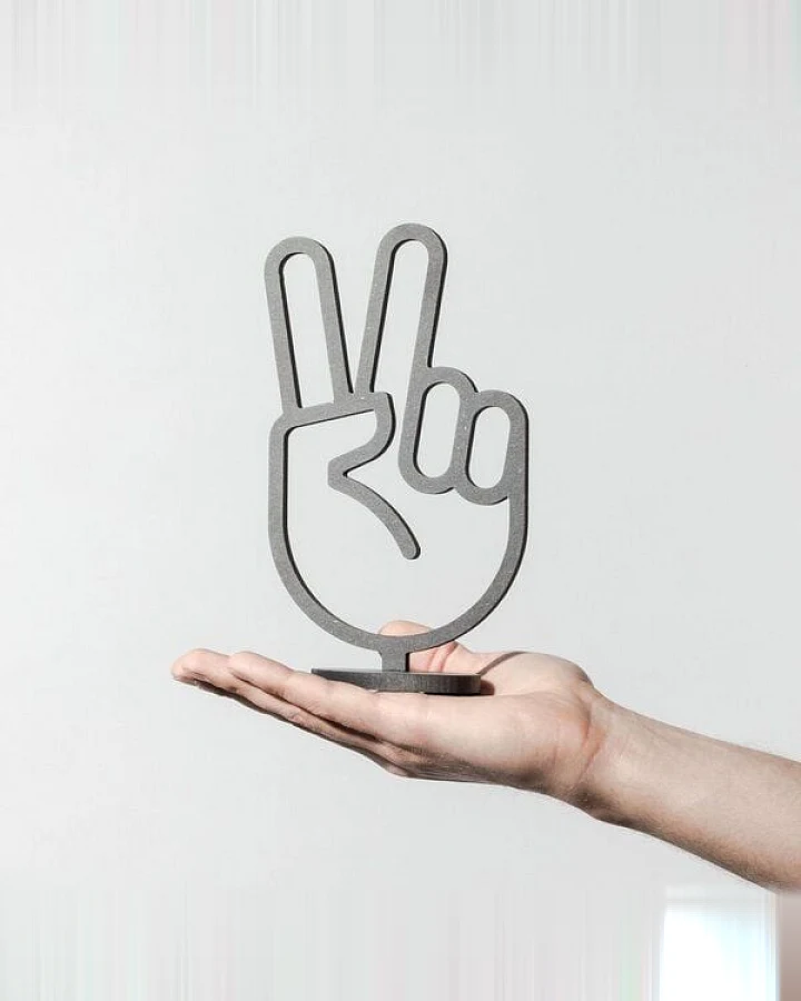 Fyngers Dekorationsobjekt gefräst aus Valchromat - Modell Peace - hergestellt in Deutschland - handverpackt - nachhaltiges Material