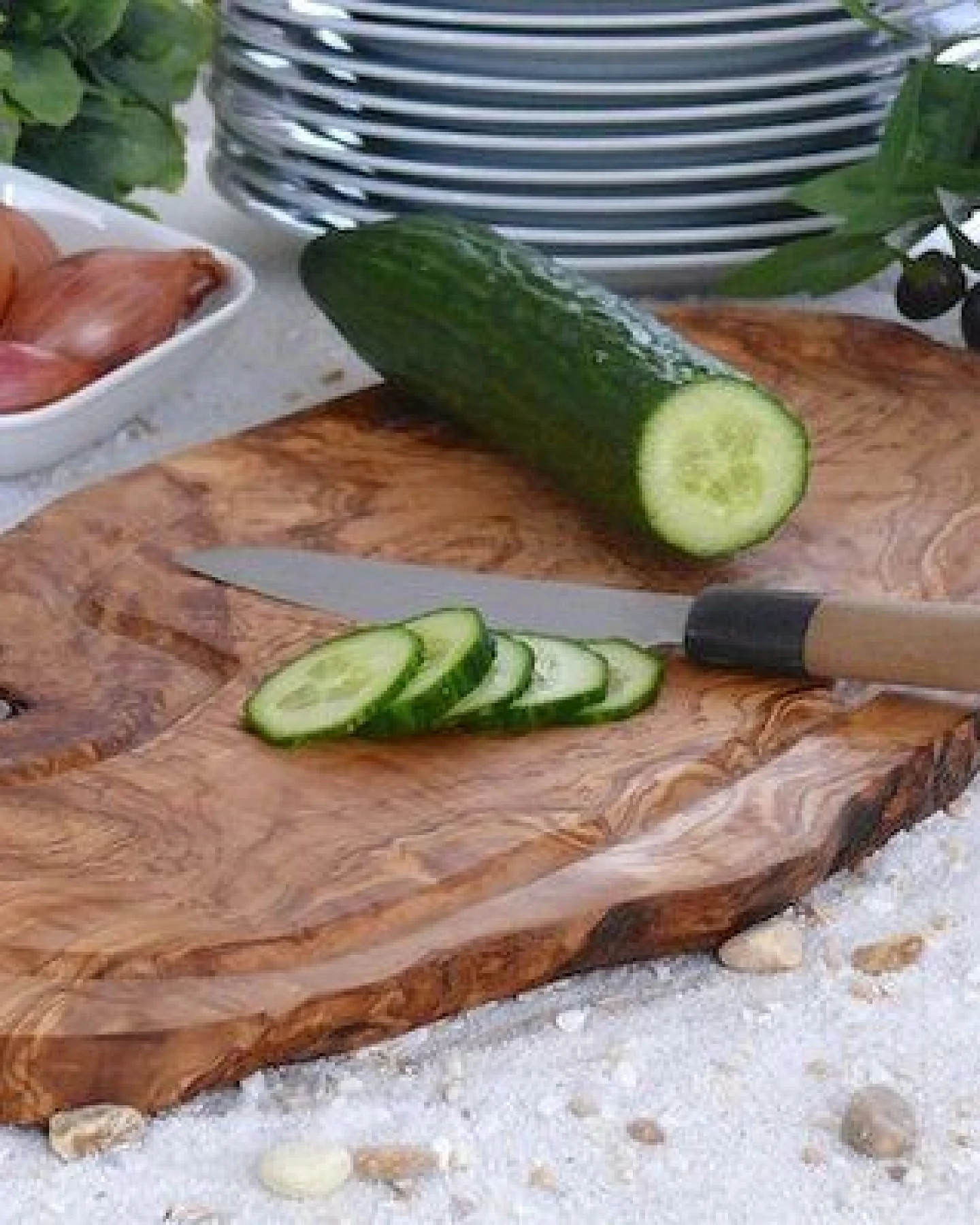 Olivenholz erleben Steakbrett-Tranchierbrett RUSTIKAL mit Saftrille & ohne Griff – Ansicht 2