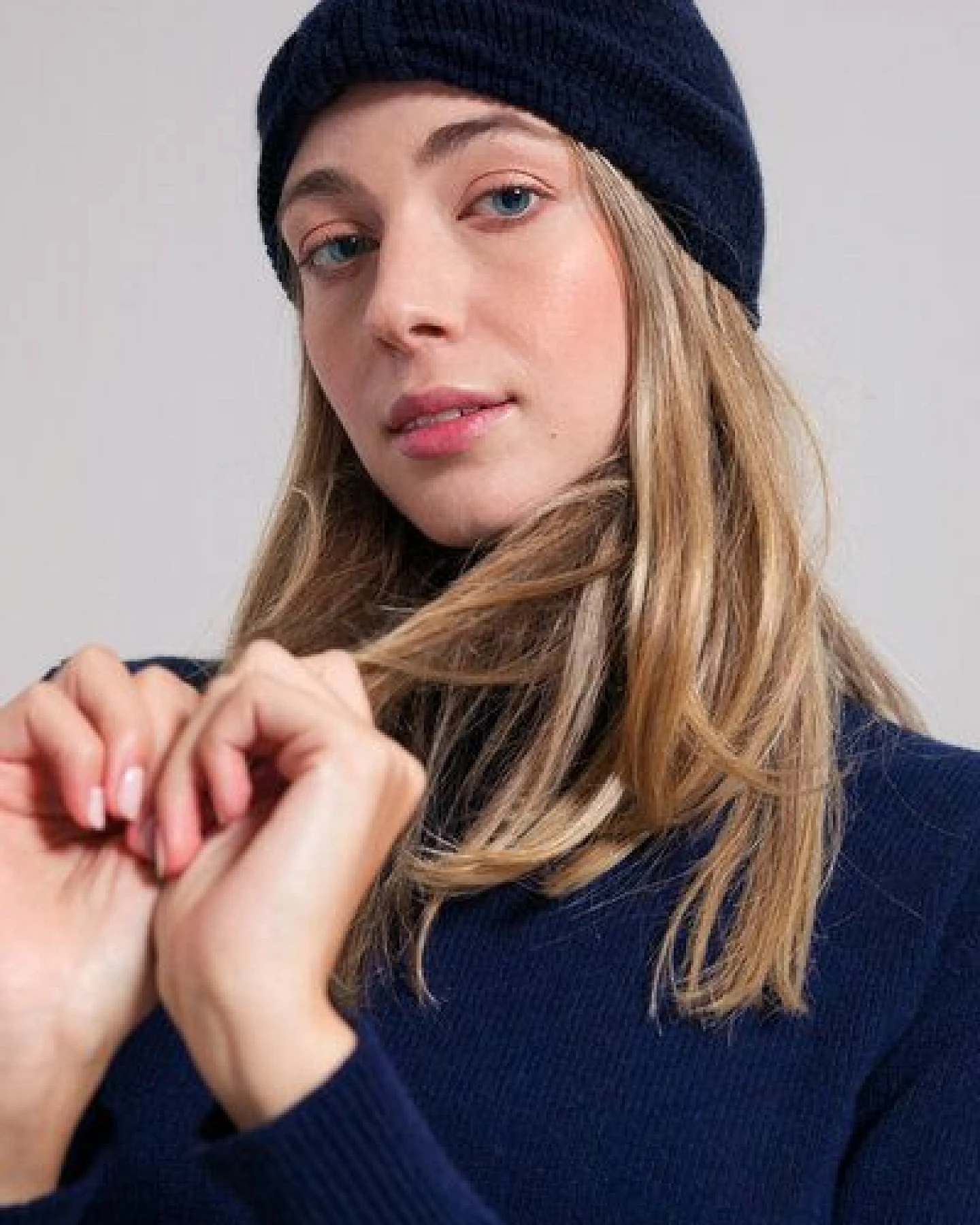 Rifò - Circular Fashion Made in Italy Stirnband Amelia aus recycelter Kaschmirwolle – Ansicht 2