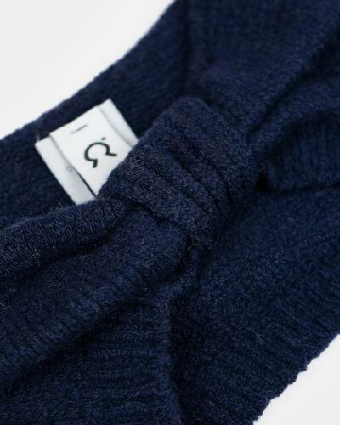 Rifò - Circular Fashion Made in Italy Stirnband Amelia aus recycelter Kaschmirwolle – Ansicht 4