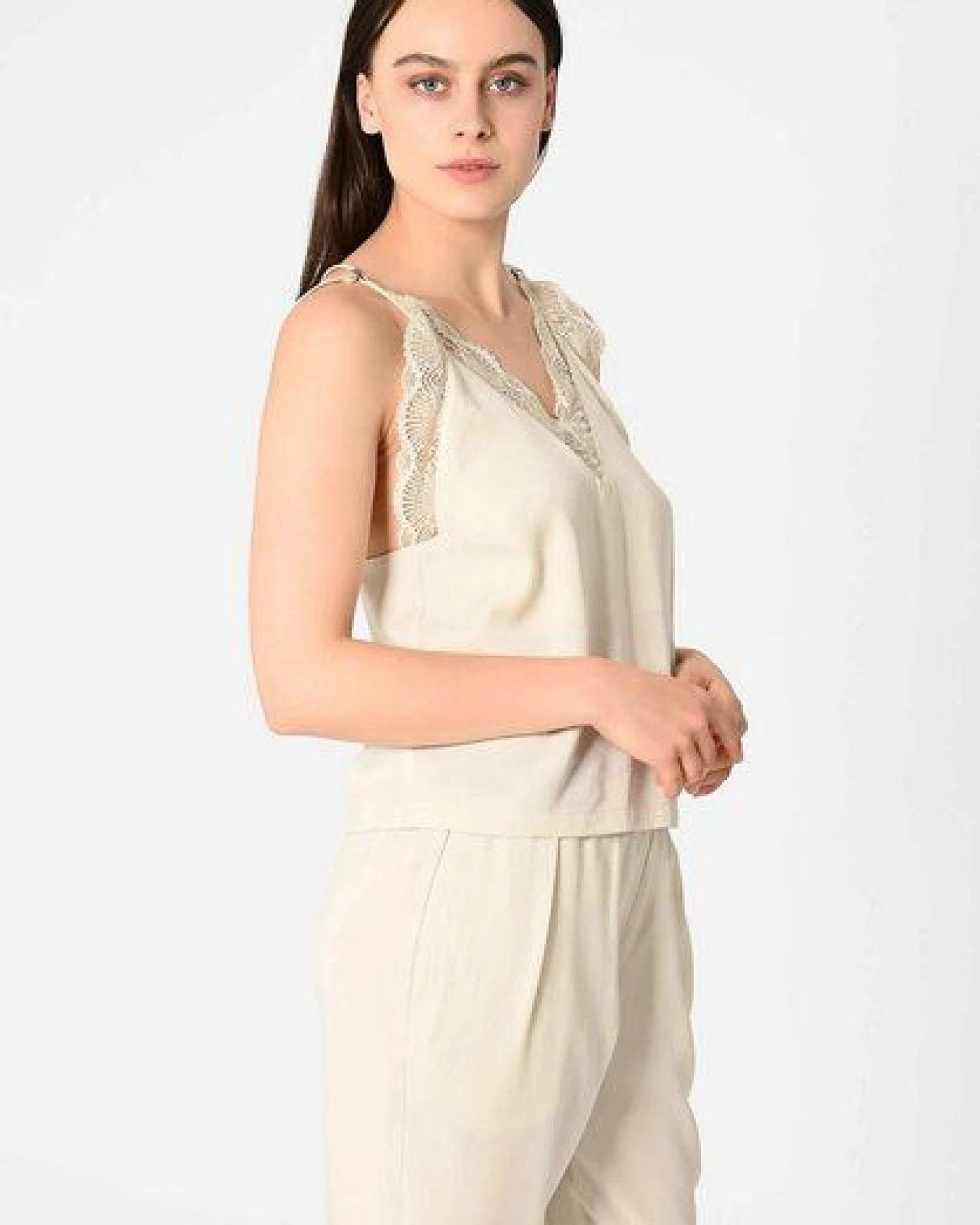 Lovjoi Top NINIVA mit Cross-Back-Trägern und filigraner Spitze – Ansicht 2