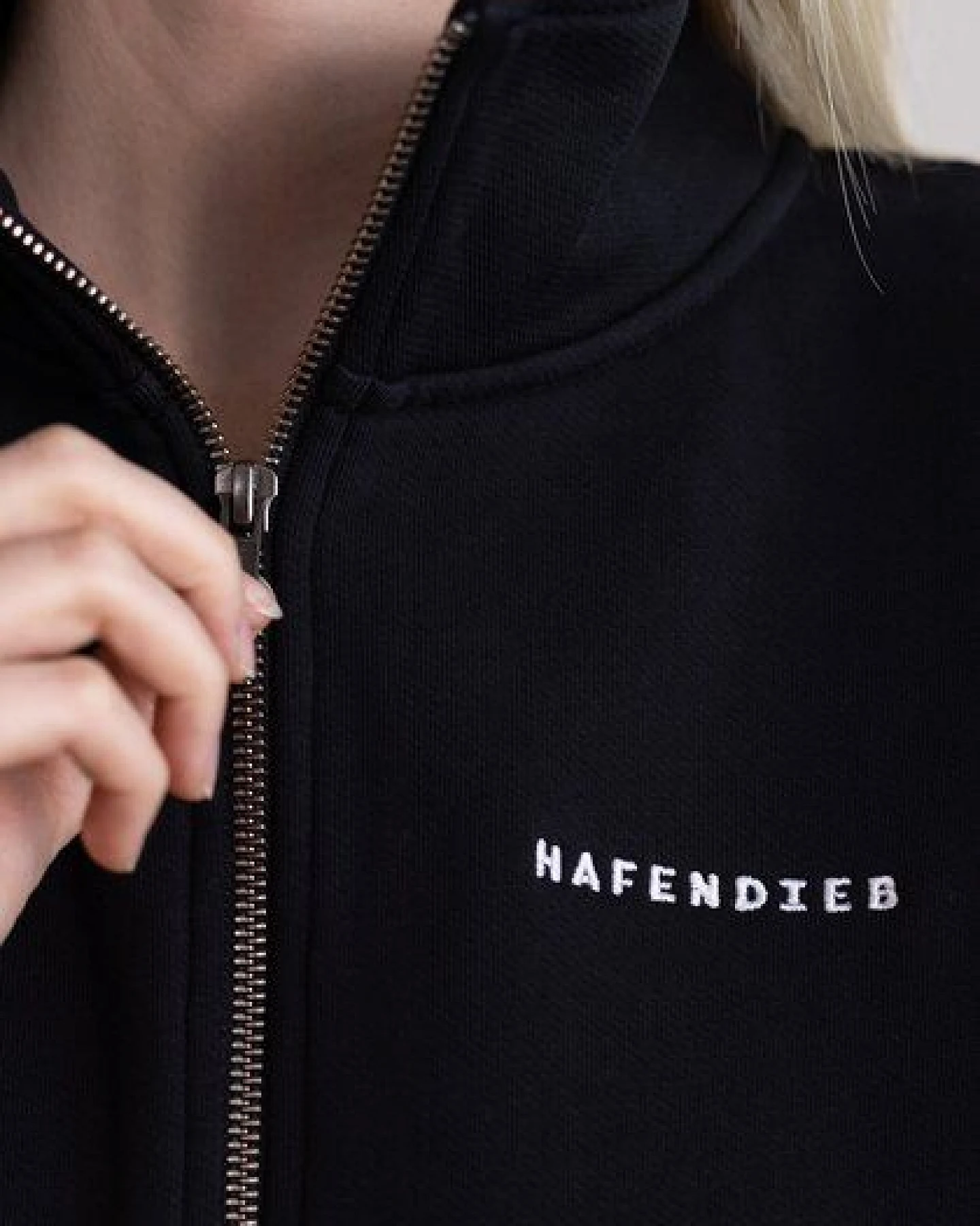 HAFENDIEB LOGO STICK TROYER SWEATER – Ansicht 3