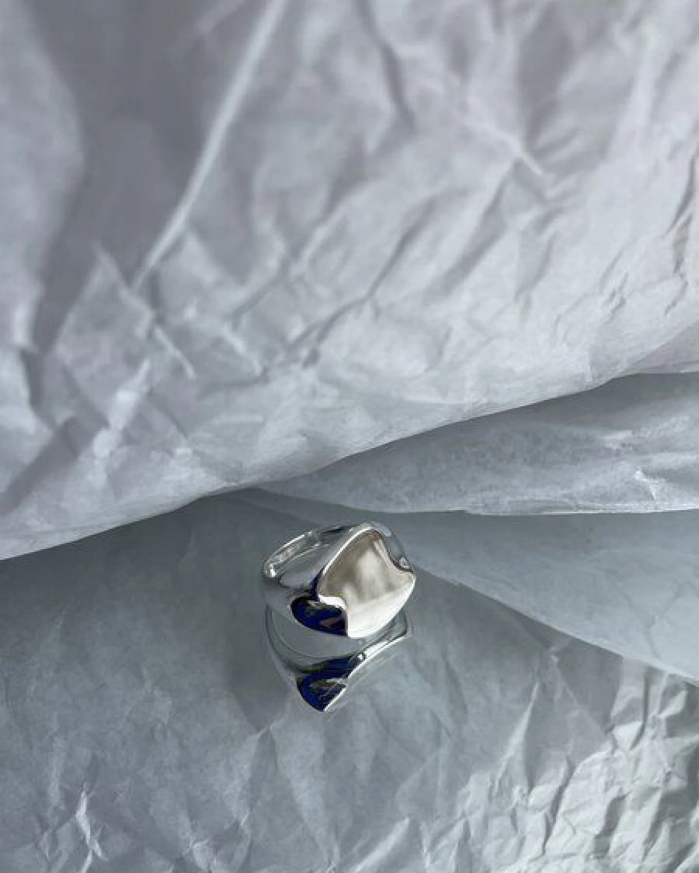 noemvri fashion label asymmetrischer Siegelring – Ansicht 3