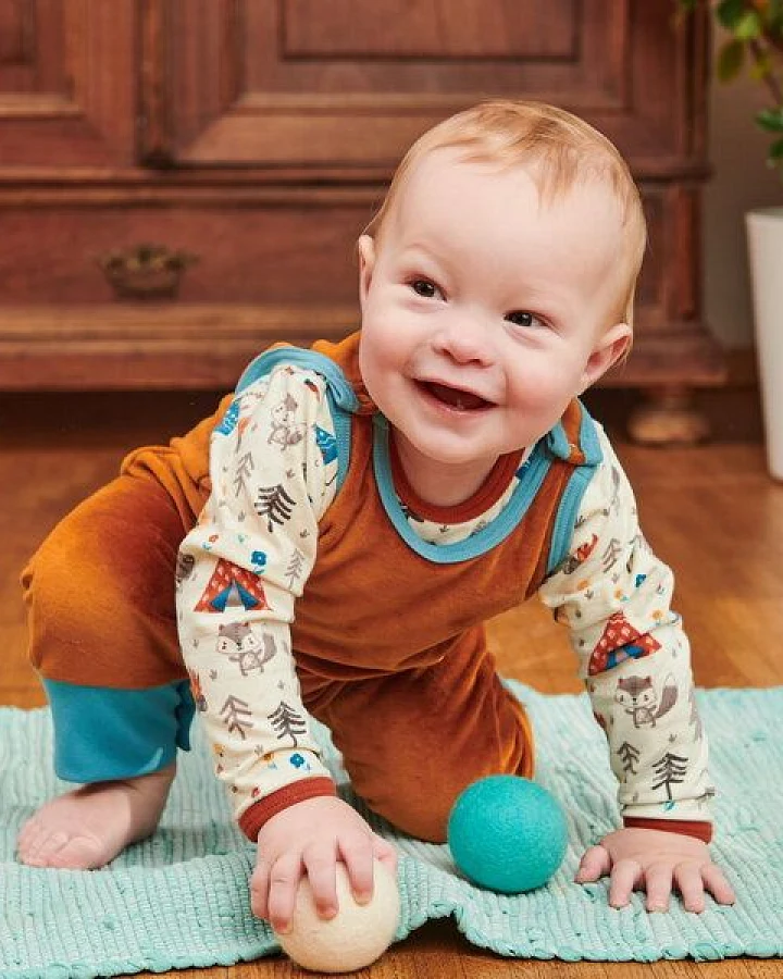 Cheeky Apple Bio Baby-Langarmshirt "Abenteuercamp"