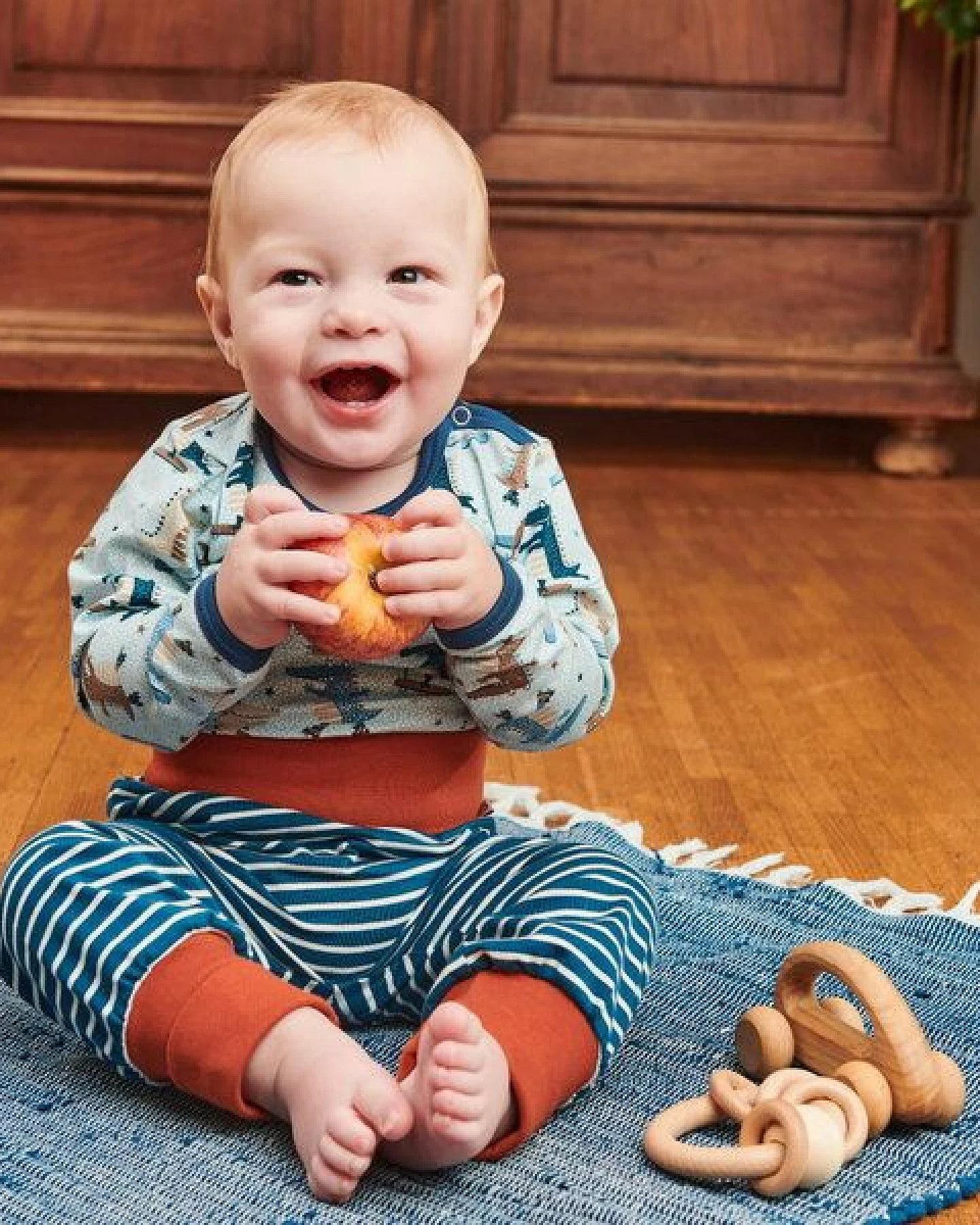 Cheeky Apple Bio Langarm-Body "Crocs on Wheels" – Ansicht 4