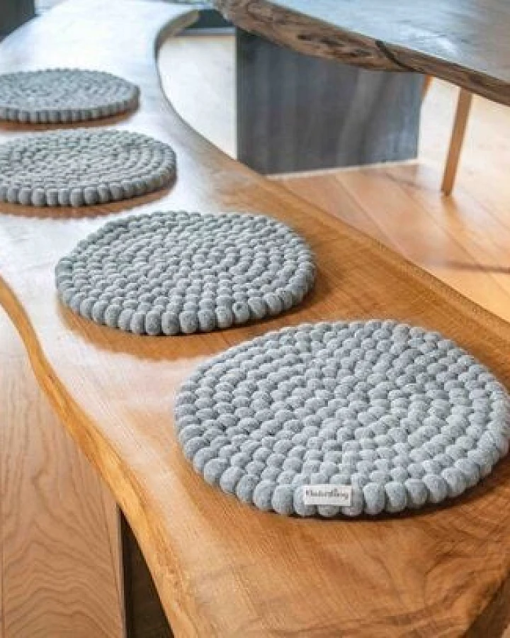 naturling Filzkugel Sitzkissen rund 34cm aus 100% Schurwolle