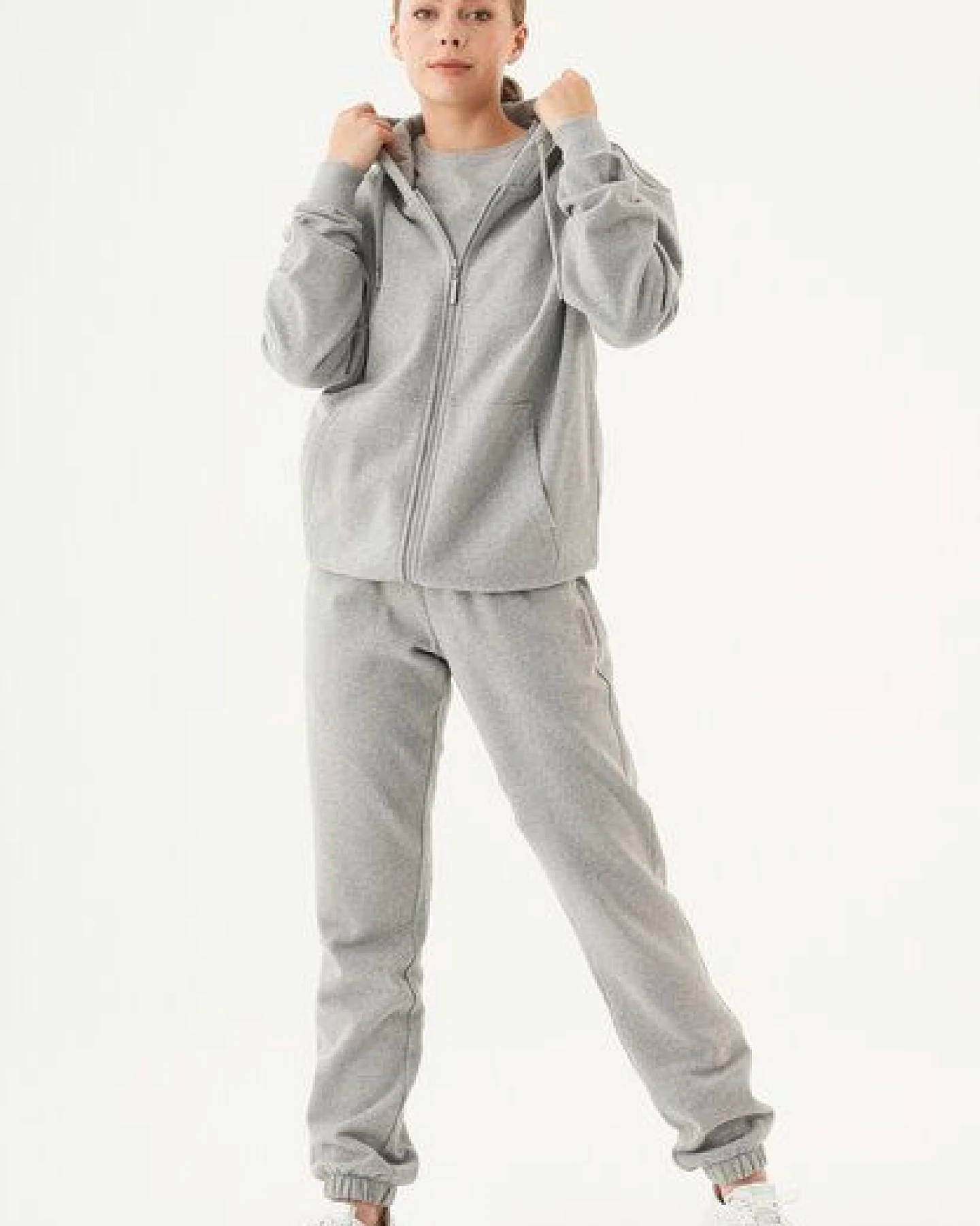 ORGANICATION ESSENTIALS-JUNDA-Unisex Soft Touch Sweatjacke aus Bio-Baumwolle – Ansicht 2