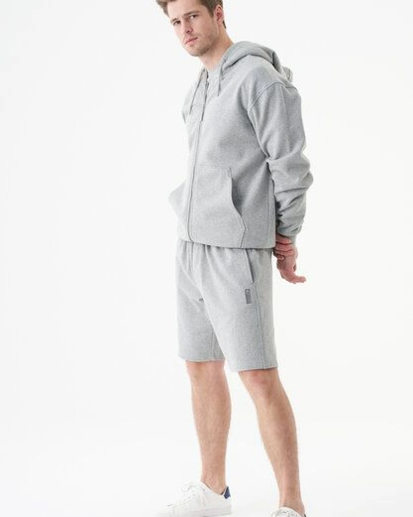 ORGANICATION ESSENTIALS-JUNDA-Unisex Soft Touch Sweatjacke aus Bio-Baumwolle – Ansicht 2