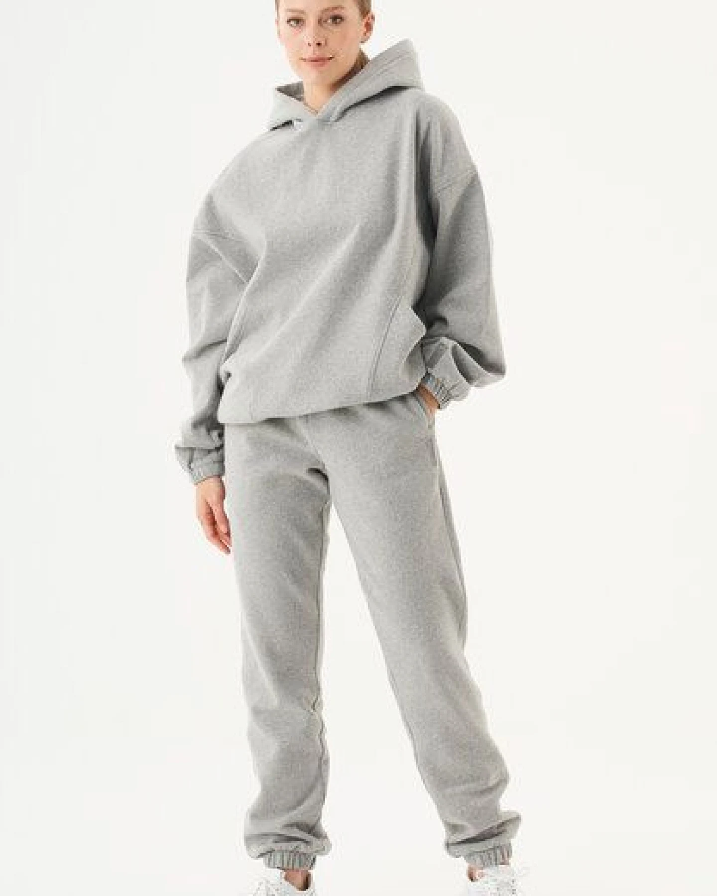 ORGANICATION ESSENTIALS-HANDE- Soft Touch Oversize Hoodie aus Bio-Baumwolle – Ansicht 2