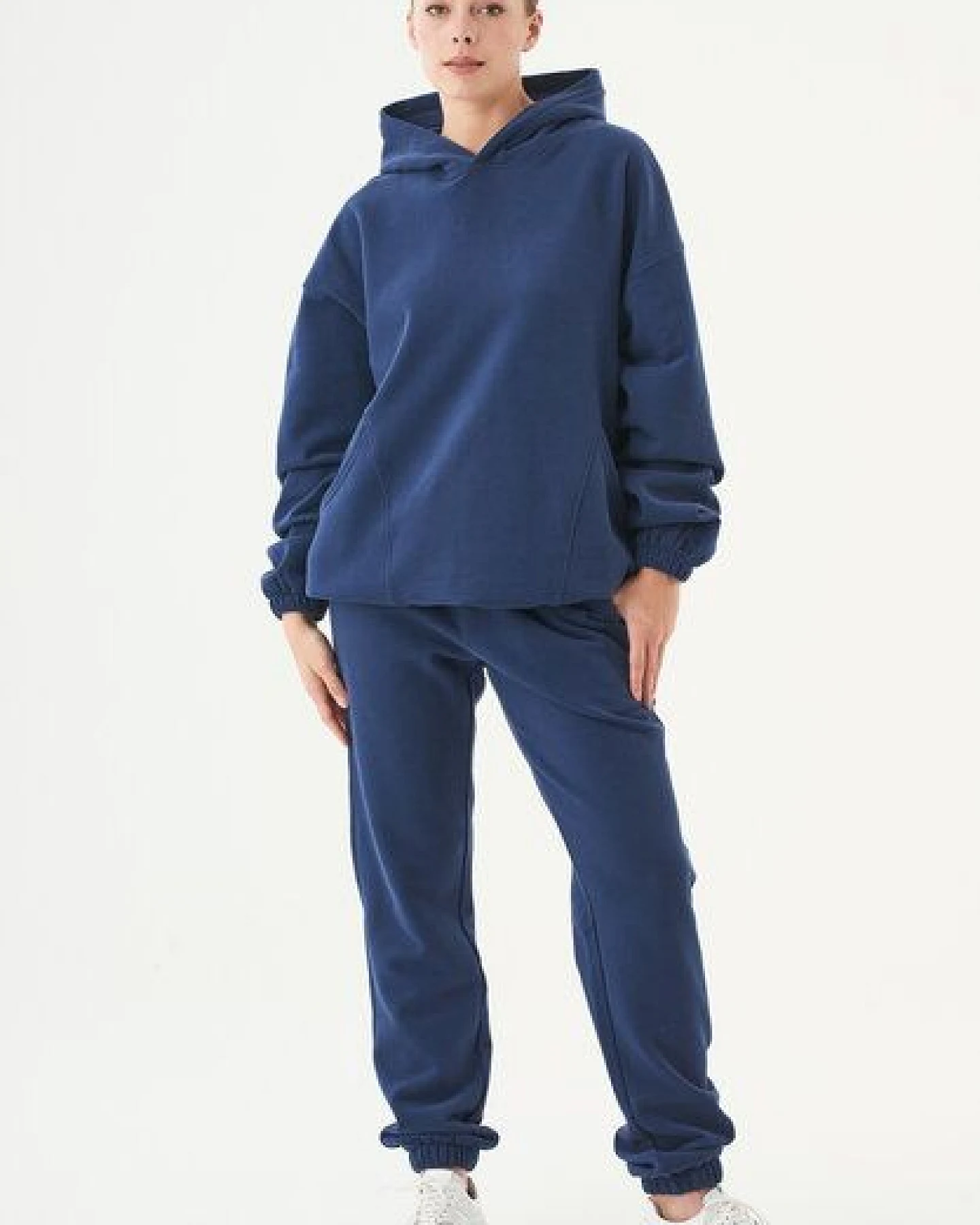 ORGANICATION ESSENTIALS-HANDE- Soft Touch Oversize Hoodie aus Bio-Baumwolle – Ansicht 2