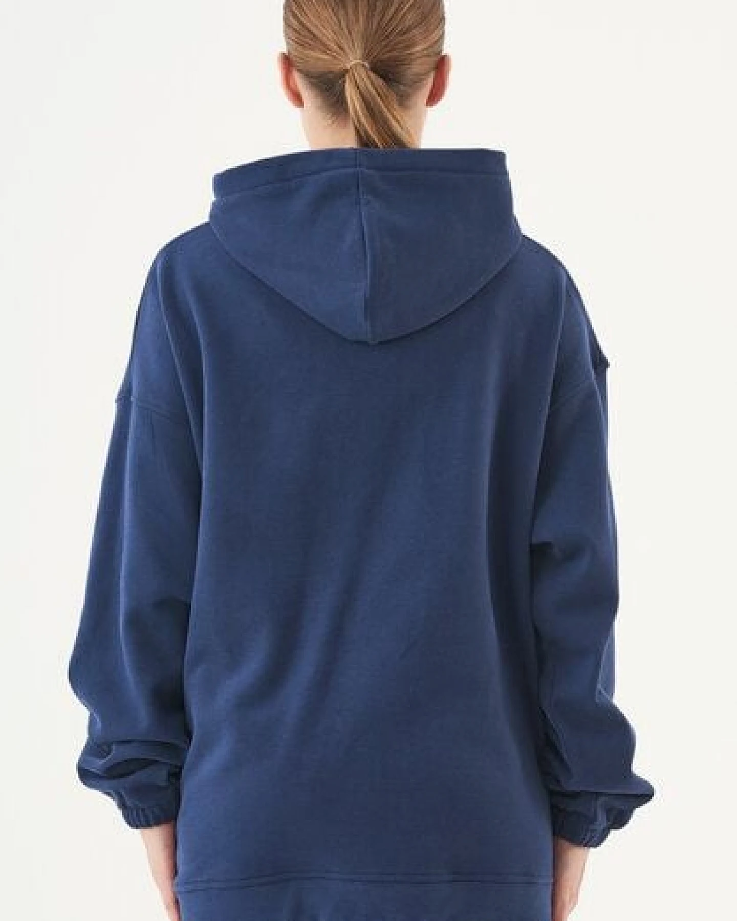 ORGANICATION ESSENTIALS-HANDE- Soft Touch Oversize Hoodie aus Bio-Baumwolle – Ansicht 4