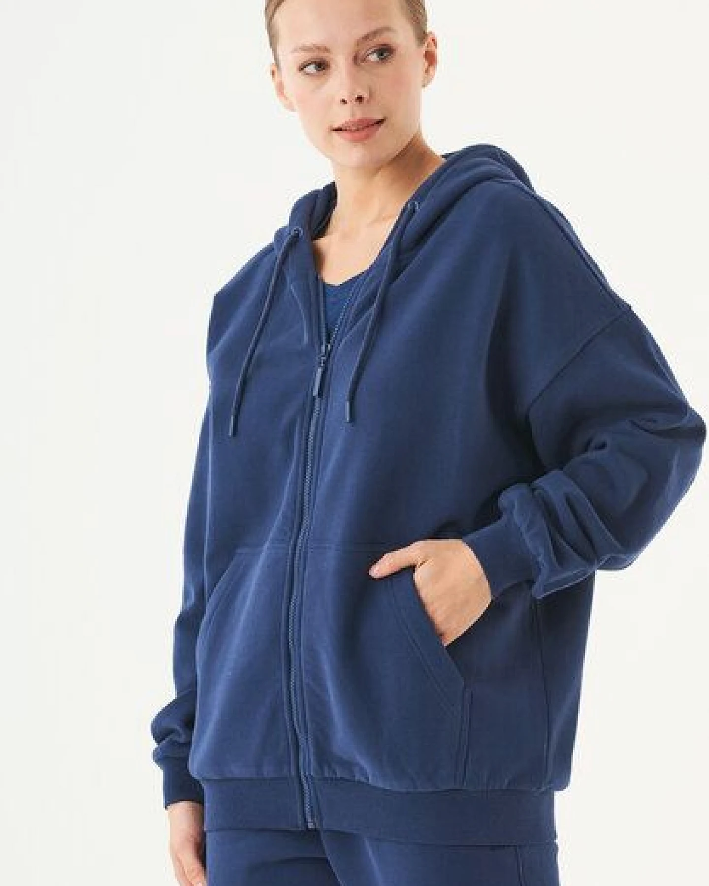 ORGANICATION ESSENTIALS-JALE- Soft Touch Sweatjacke aus Bio-Baumwolle – Ansicht 3