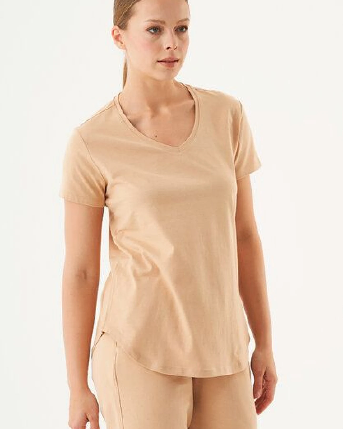 ORGANICATION ESSENTIALS-TUBA- Basic T-Shirt aus Bio-Baumwolle mit V-Ausschnitt – Ansicht 3
