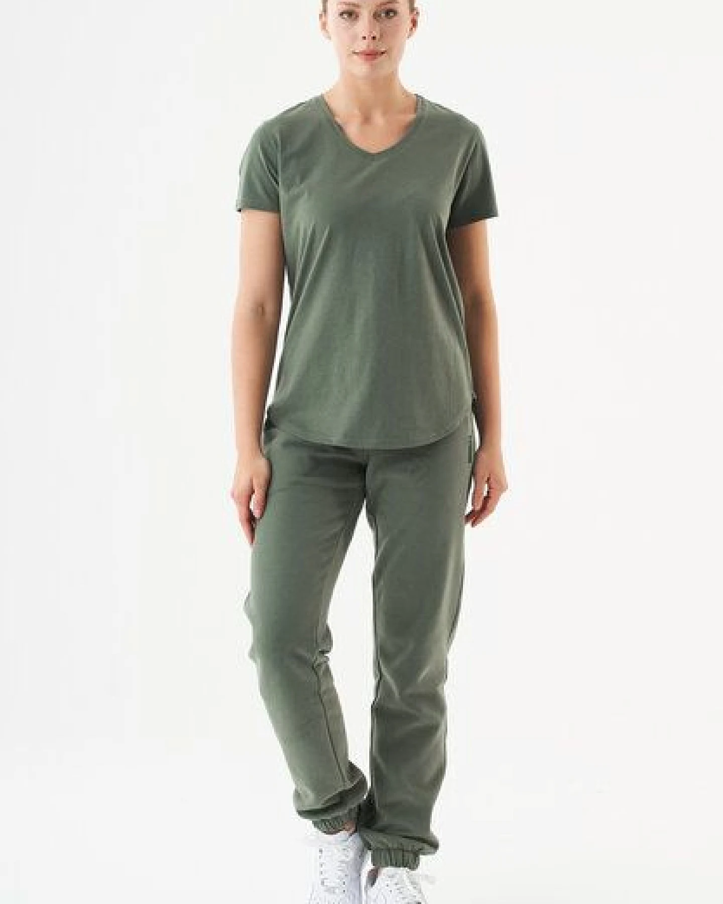ORGANICATION ESSENTIALS-TUBA- Basic T-Shirt aus Bio-Baumwolle mit V-Ausschnitt – Ansicht 2